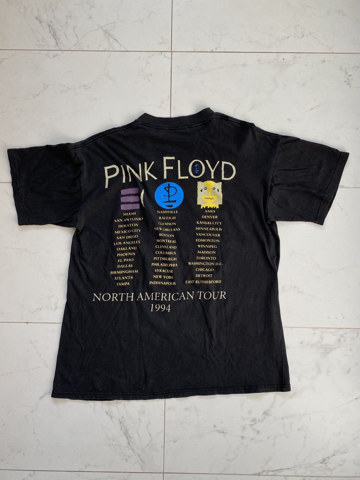 Pink Floyd × Vintage Vintage 1994 Pink Floyd Division Bell Tour Tee Size US L / EU 52-54 / 3 - 3 Thumbnail