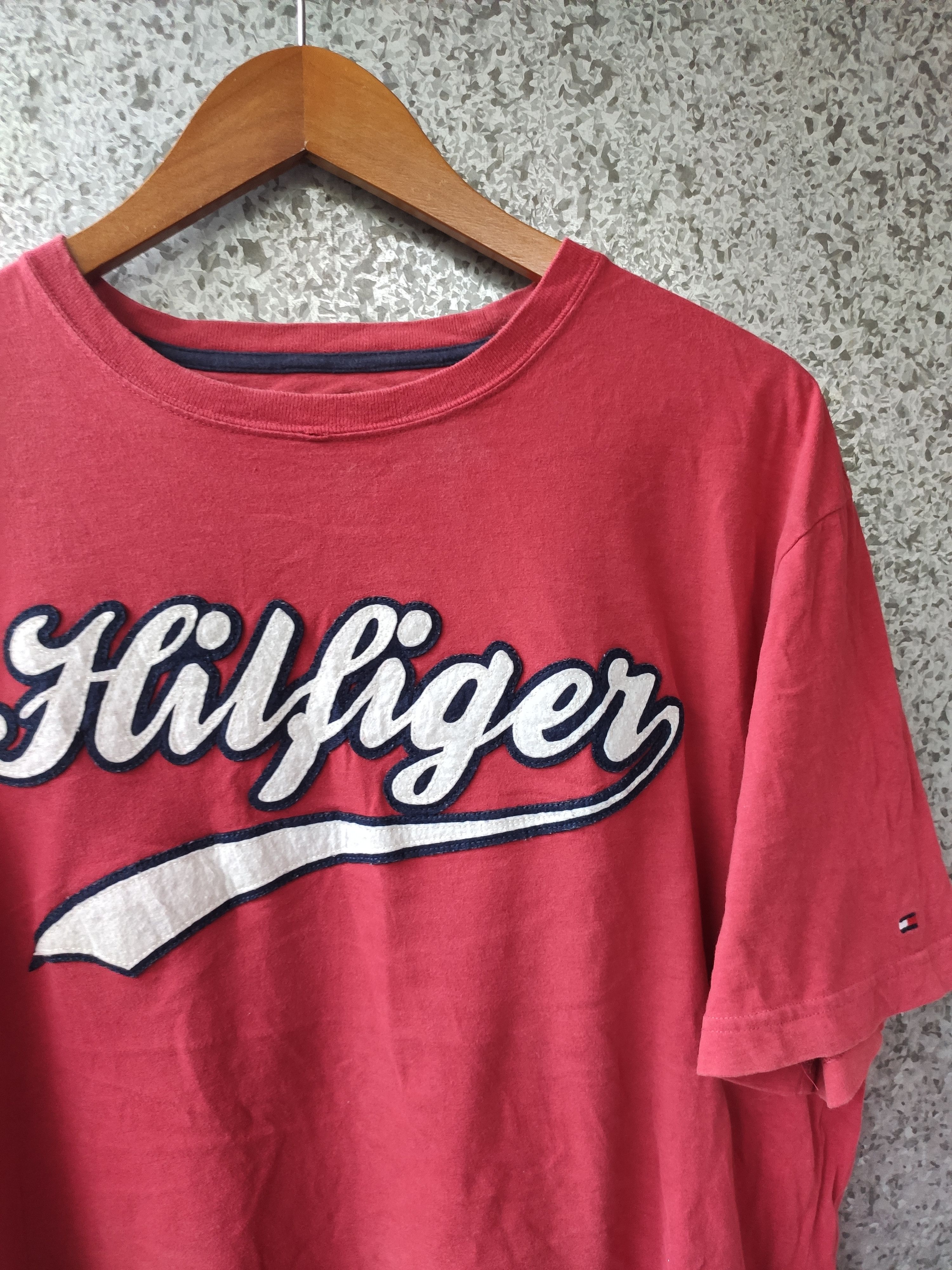 Tommy Hilfiger 🔥 Vintage Tommy Hilfiger t shirt spell out Size US L / EU 52-54 / 3 - 1 Thumbnail