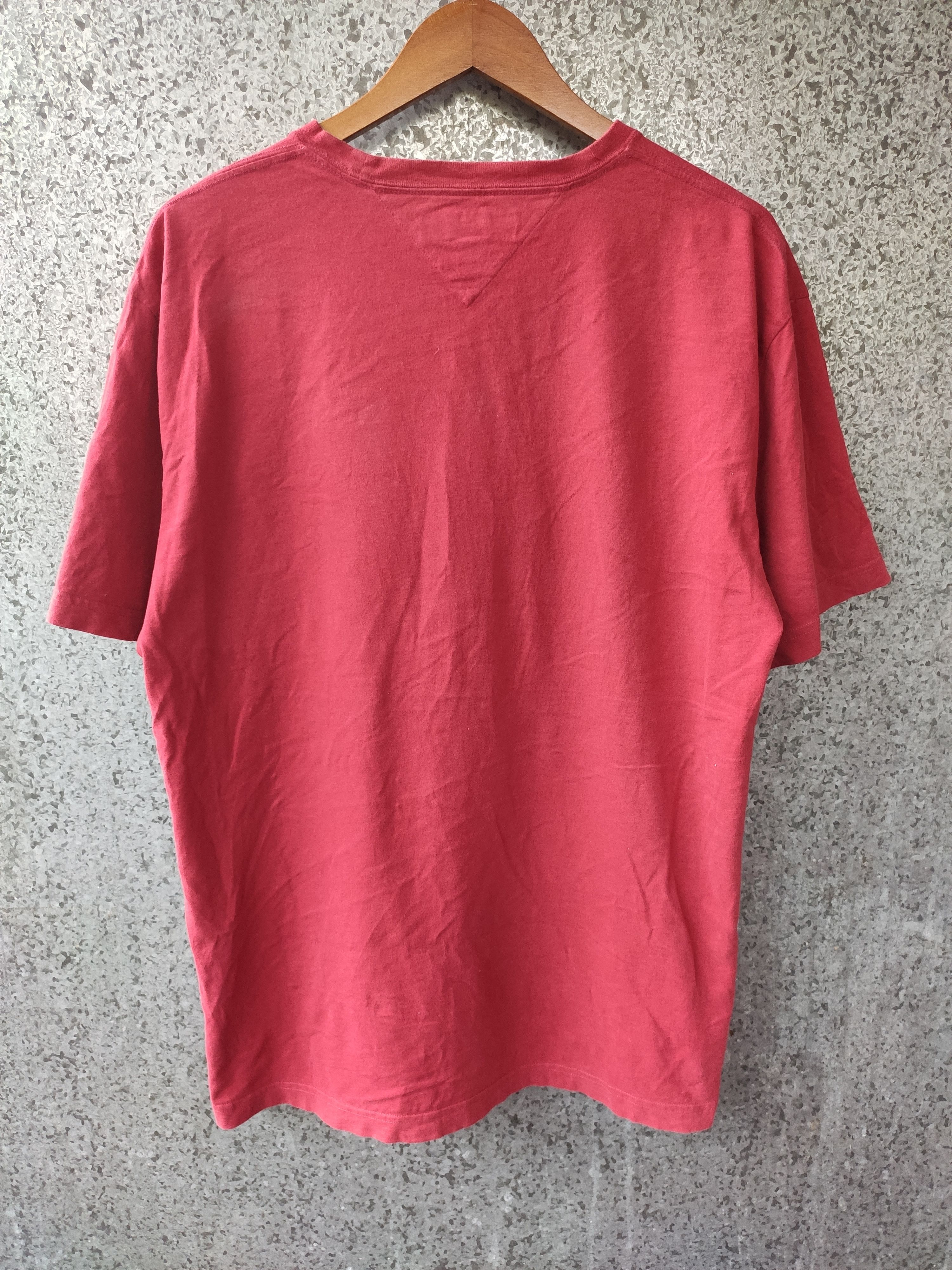 Tommy Hilfiger 🔥 Vintage Tommy Hilfiger t shirt spell out Size US L / EU 52-54 / 3 - 2 Thumbnail
