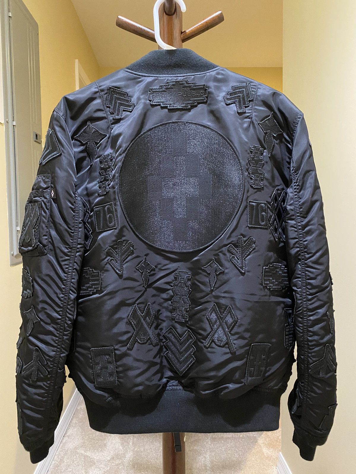 Alpha Industries × Marcelo Burlon Marcelo Burlon x Alpha Alpha Industries × Marcelo Burlon Marcelo Burlon x Alpha