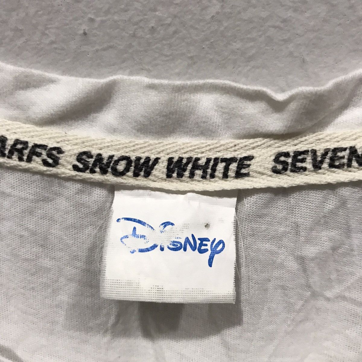 Cartoon Network 7 DWARFS and SNOW WHITE disney tee aladdin Size US L / EU 52-54 / 3 - 3 Thumbnail