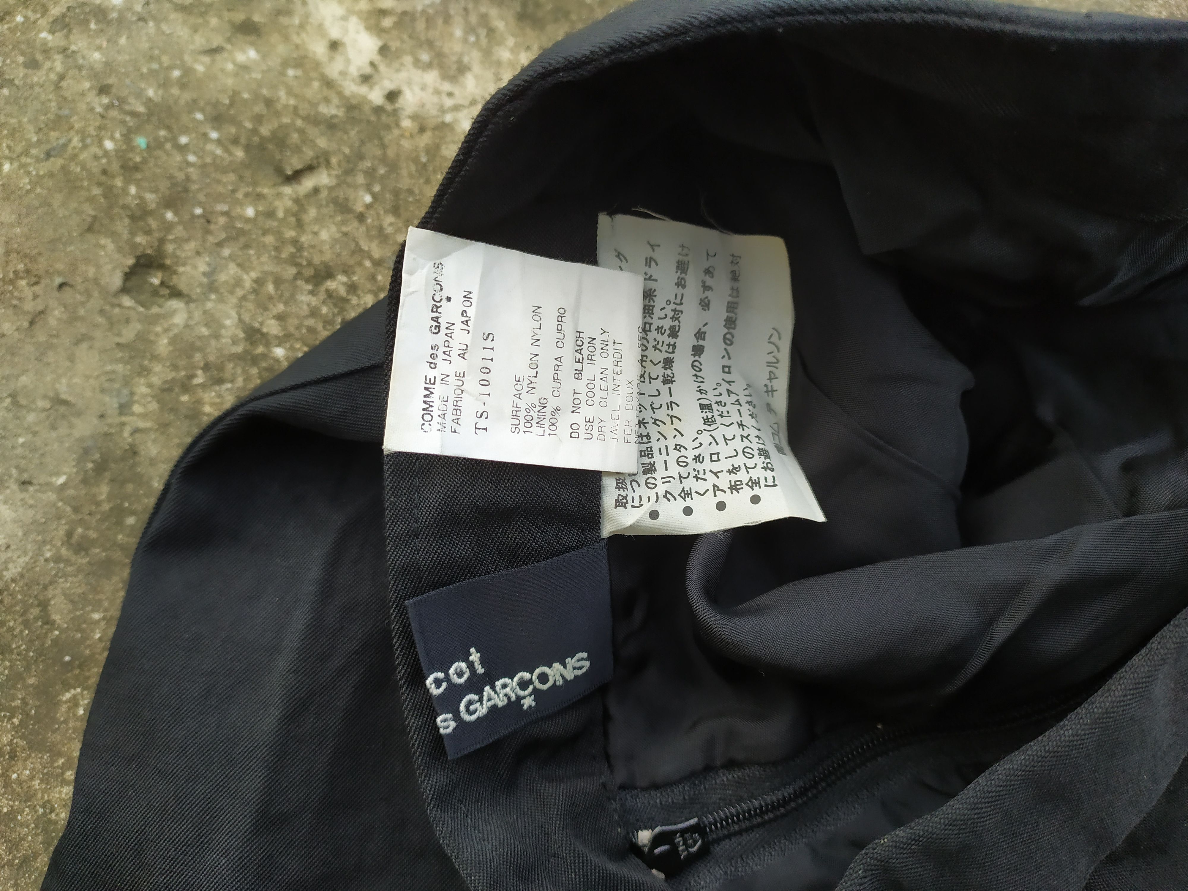 Comme des Garcons Comme des Garcons Size US 26 / EU 42 - 3 Thumbnail