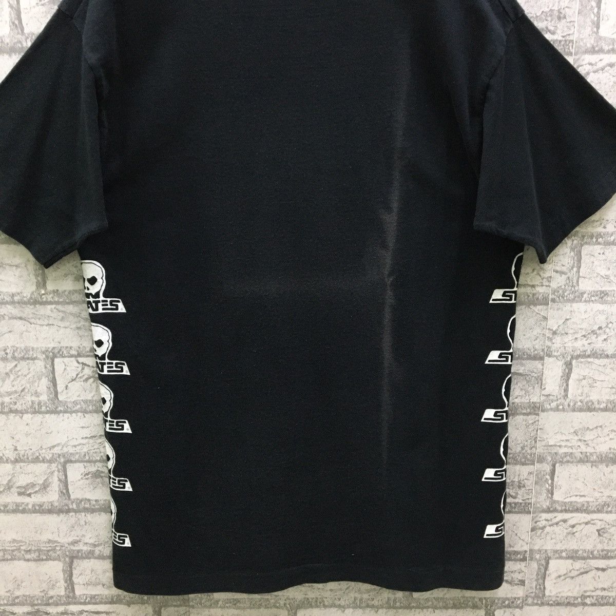 Vintage Vintage 90s Skates Skull Skateboards Tshirt Size US L / EU 52-54 / 3 - 2 Thumbnail
