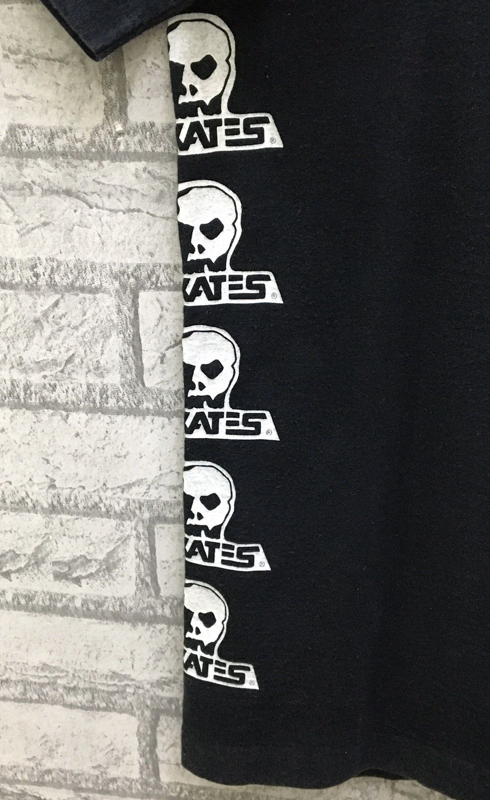 Vintage Vintage 90s Skates Skull Skateboards Tshirt Size US L / EU 52-54 / 3 - 7 Thumbnail