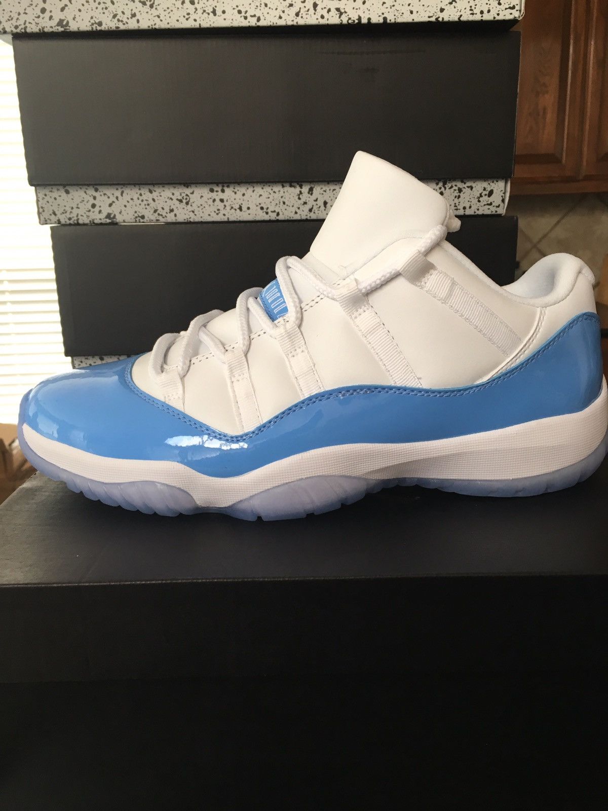 Air Jordan 11 Low Columbia