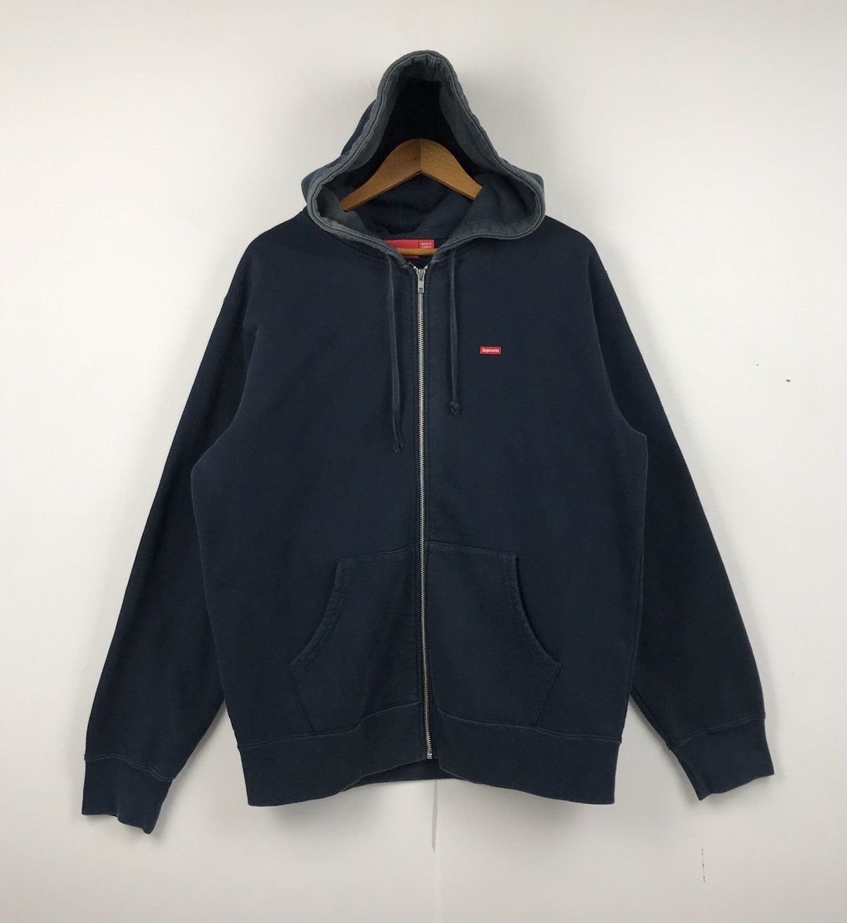 Supreme offers Box Logo Hoodie Small