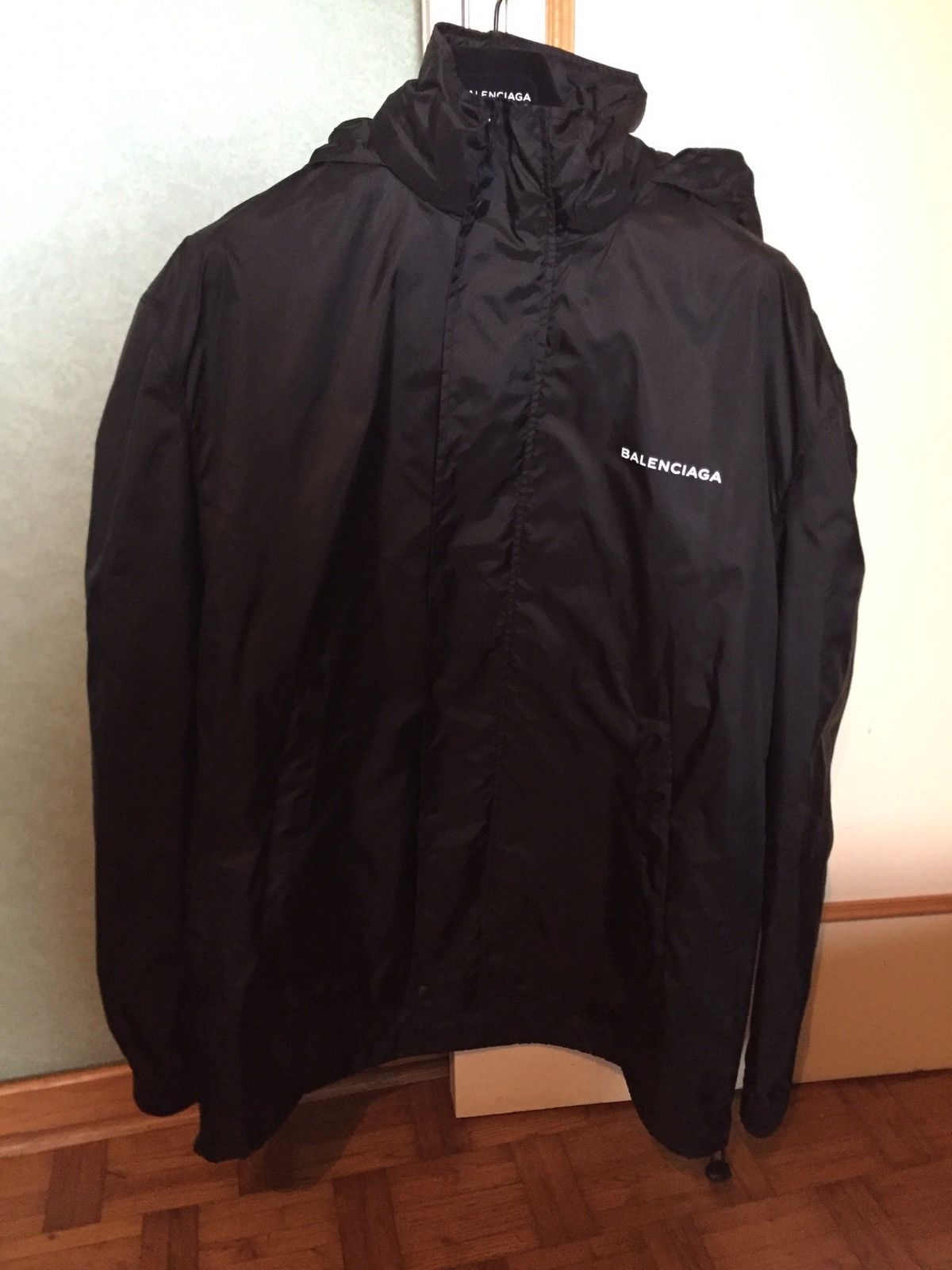 balenciaga boxy windbreaker