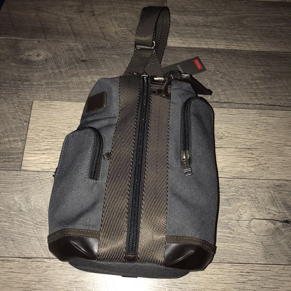 Tumi sling bag saratoga sale