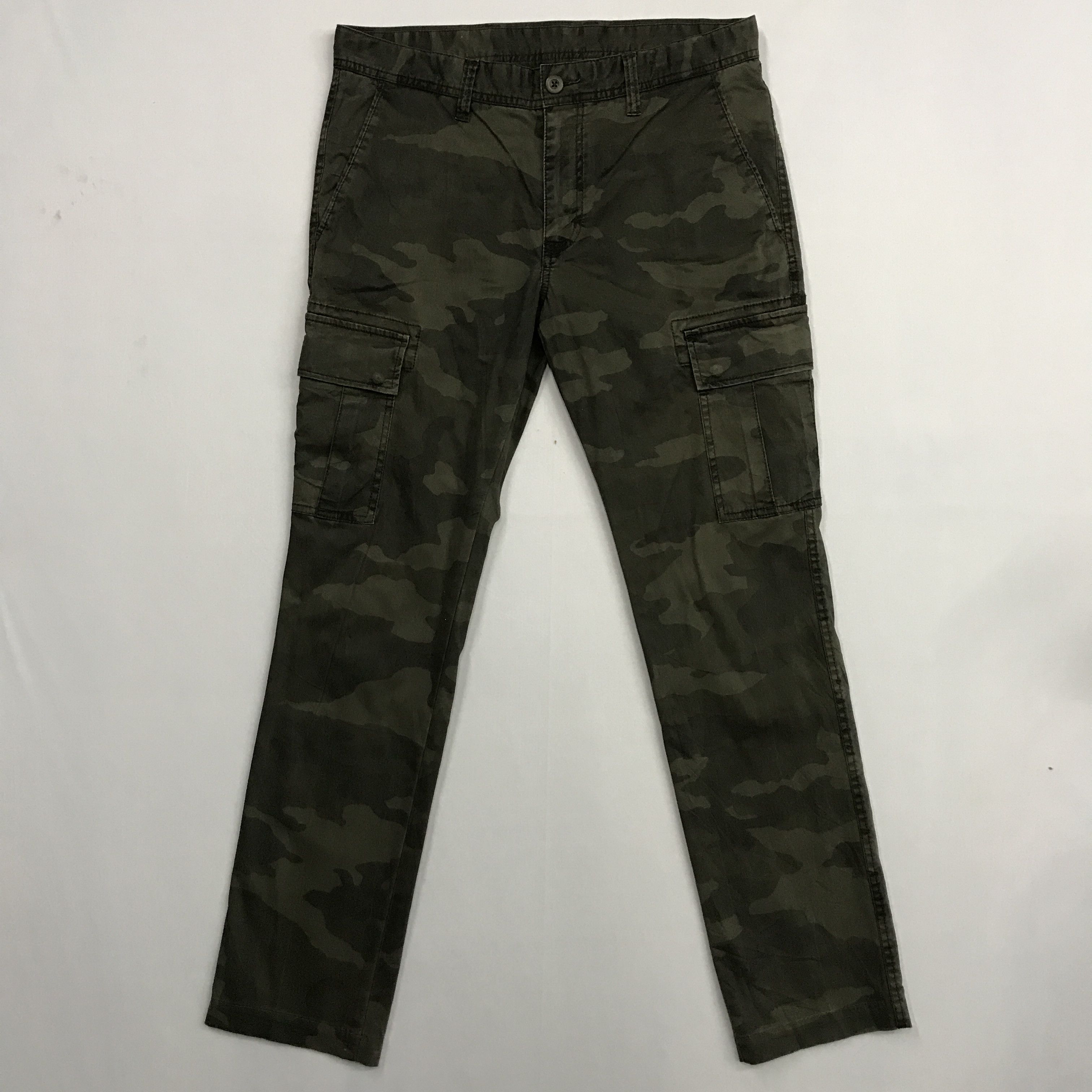 Uniqlo UNIQLO FADED CAMO CARGO PANTS TACTICAL PANTS Grailed