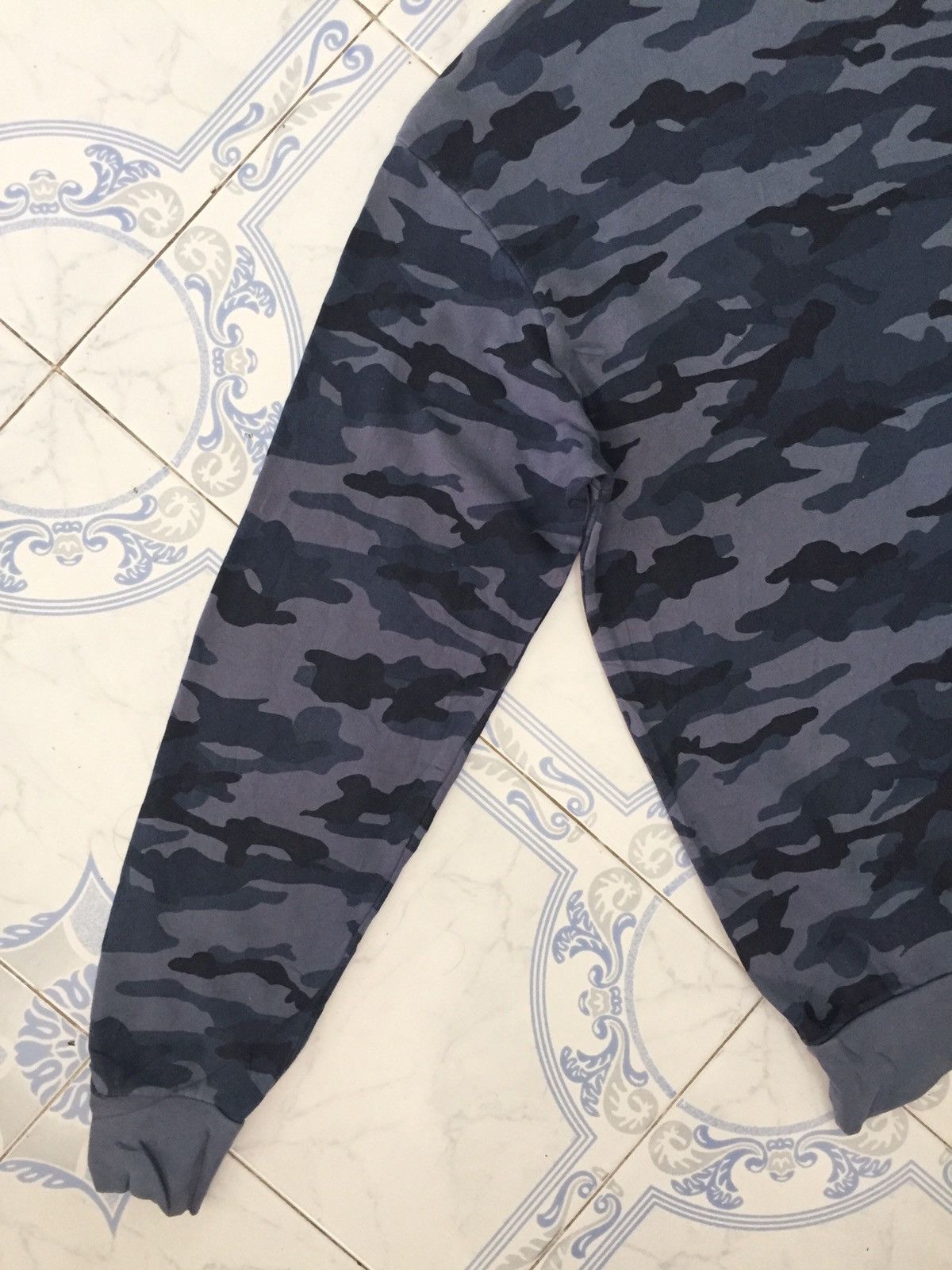 Divided × H&M Blue Camo Divided H&M Sweatshirt Size US L / EU 52-54 / 3 - 7 Thumbnail