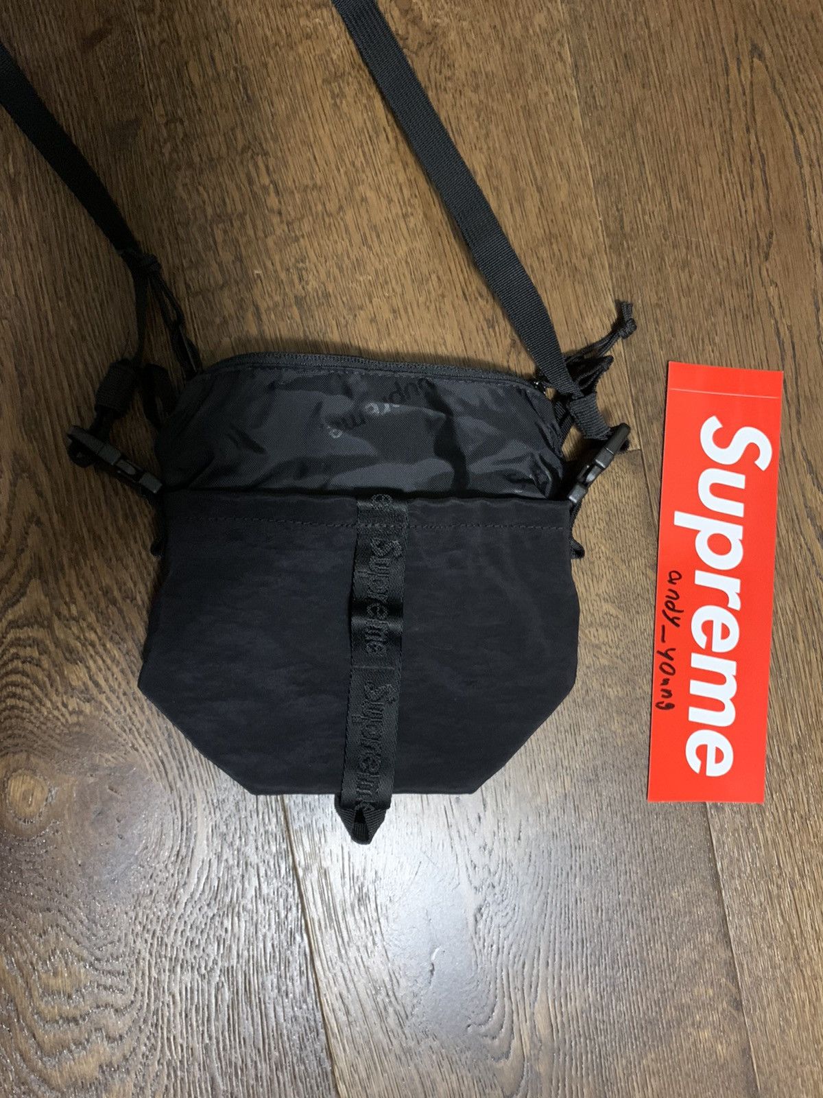 Supreme neck bag on sale