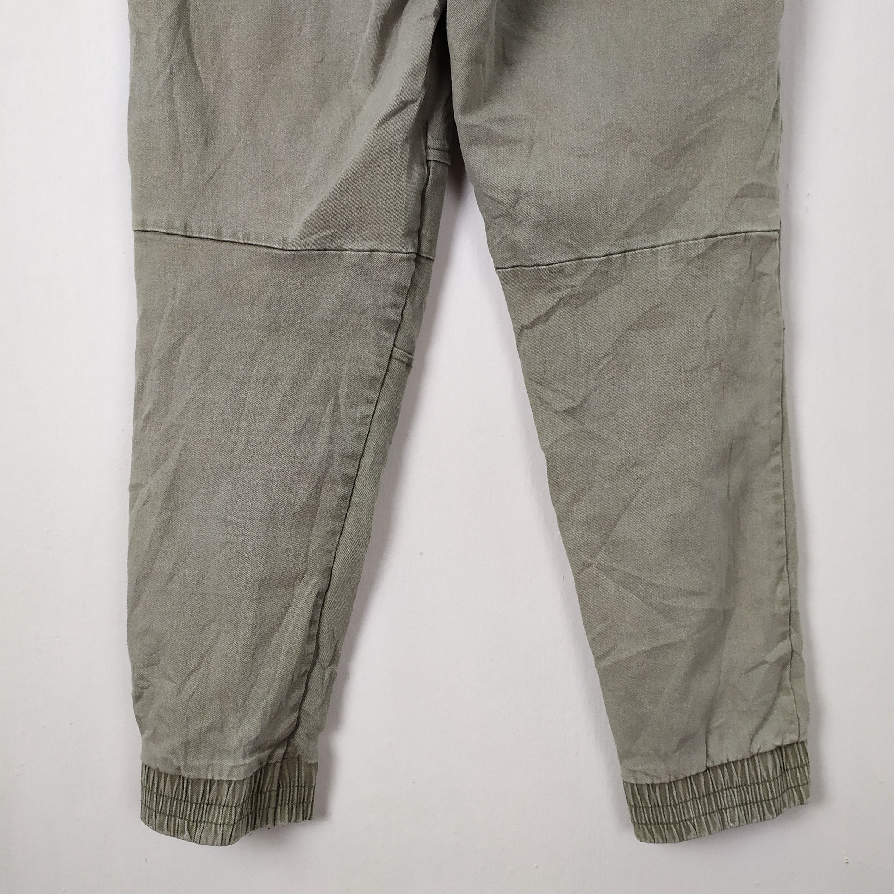 Japanese Brand DWELL SPRING WAIST DOUBLE KNEE CARGO PANTS Size US 26 / EU 42 - 11 Thumbnail