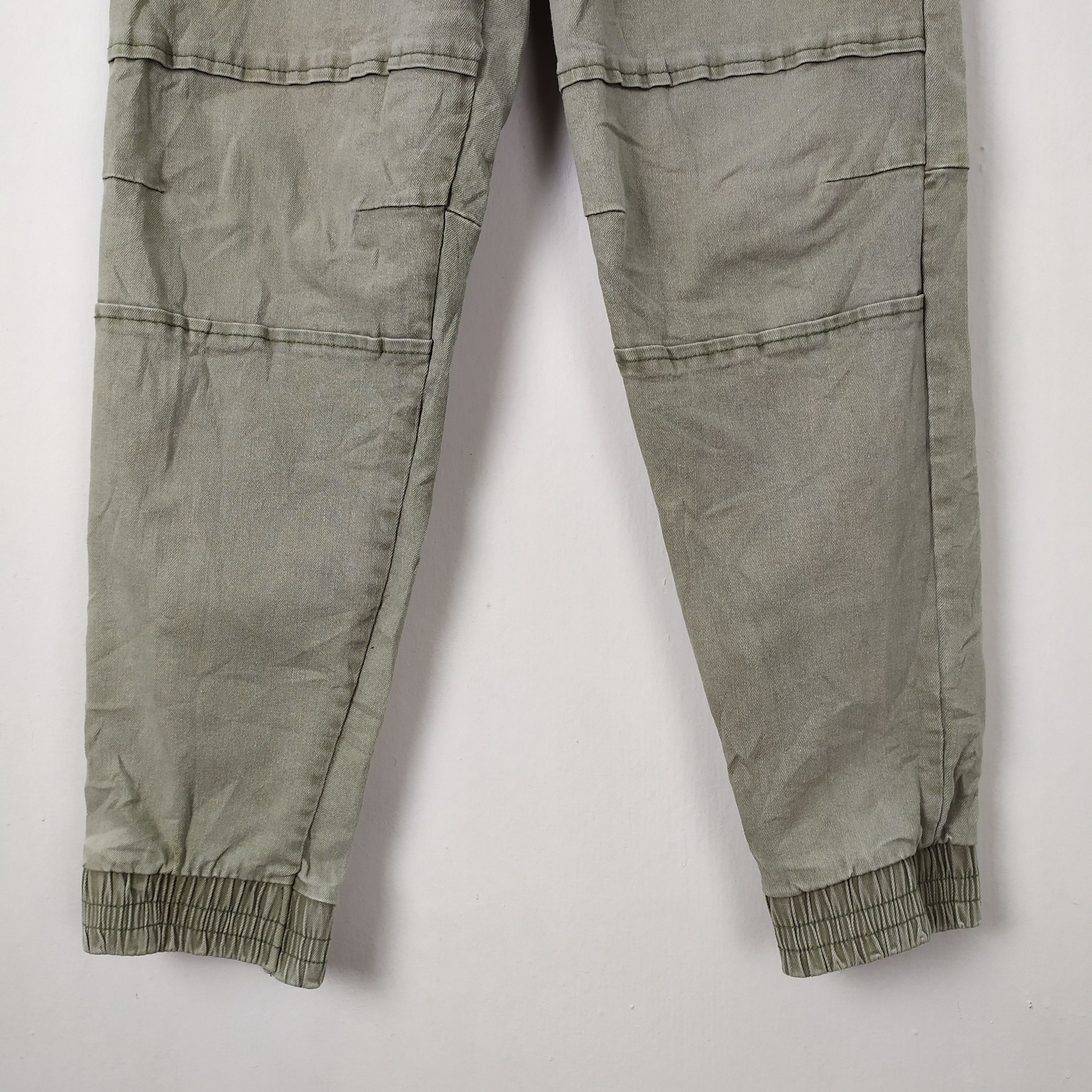 Japanese Brand DWELL SPRING WAIST DOUBLE KNEE CARGO PANTS Size US 26 / EU 42 - 2 Thumbnail