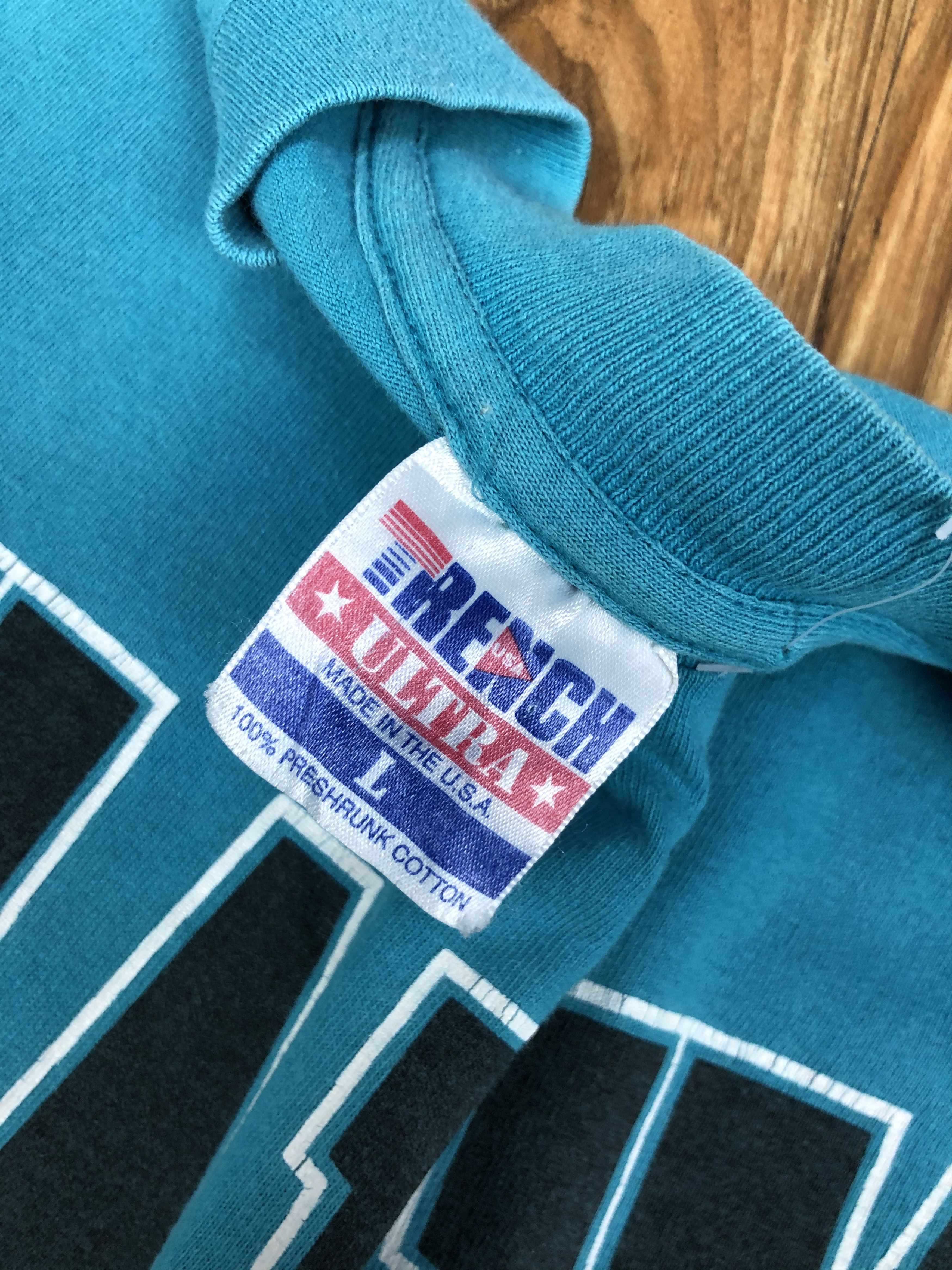 NHL × Vintage San Jose Sharks Hockey NHL Logo Tee Shirt Travis Style Size US L / EU 52-54 / 3 - 3 Thumbnail
