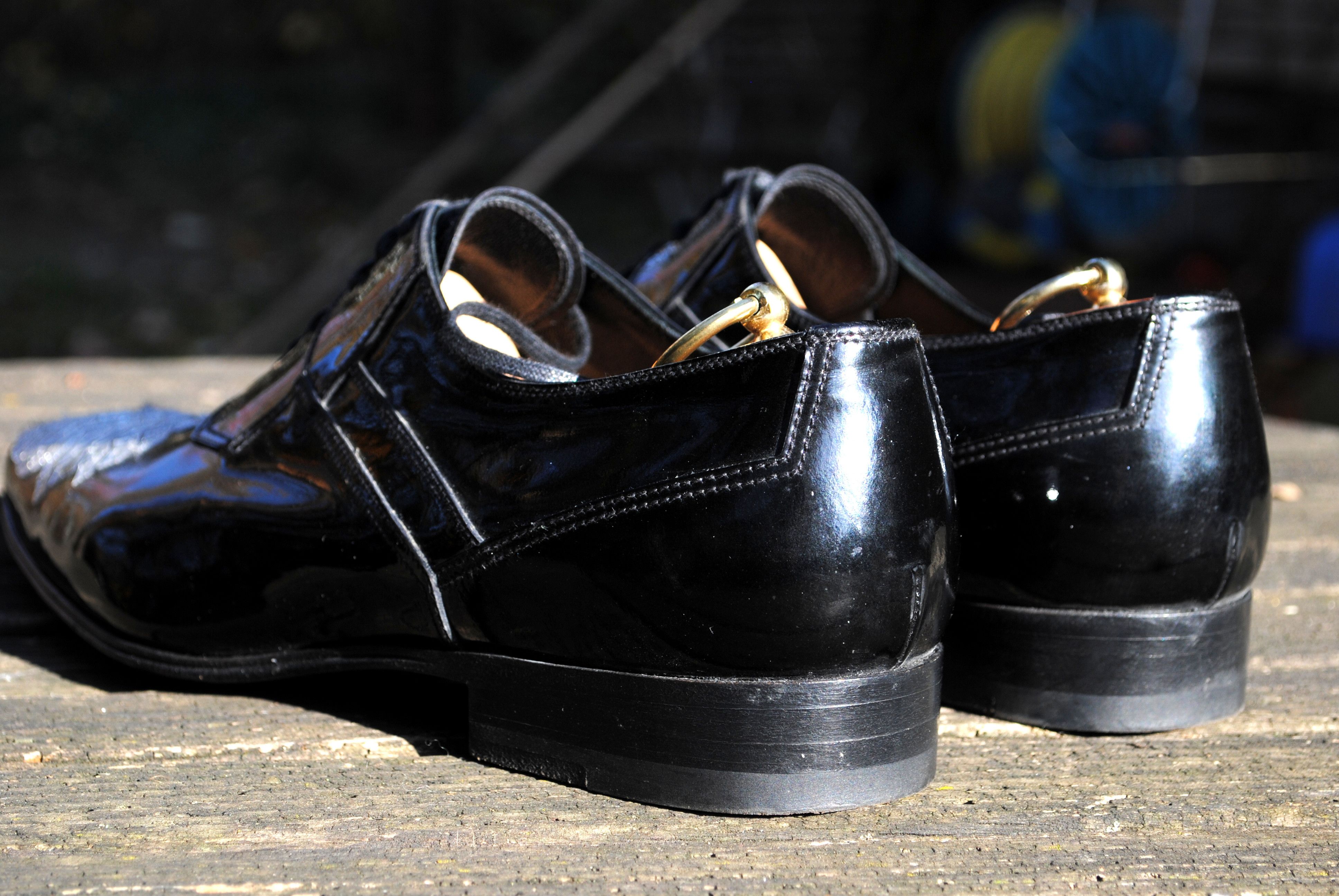 靴 dior homme 2008aw broken dress shoes Dior Homme Fall 2008 Black Patent Leather Broken Glass