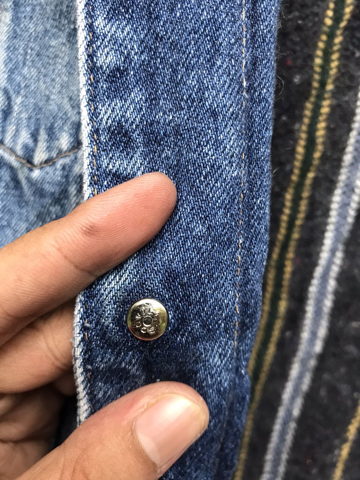 Japanese Brand × Vintage Vintage The New Classic Western Blanket Trucker Denim Jacket Size US L / EU 52-54 / 3 - 25 Thumbnail