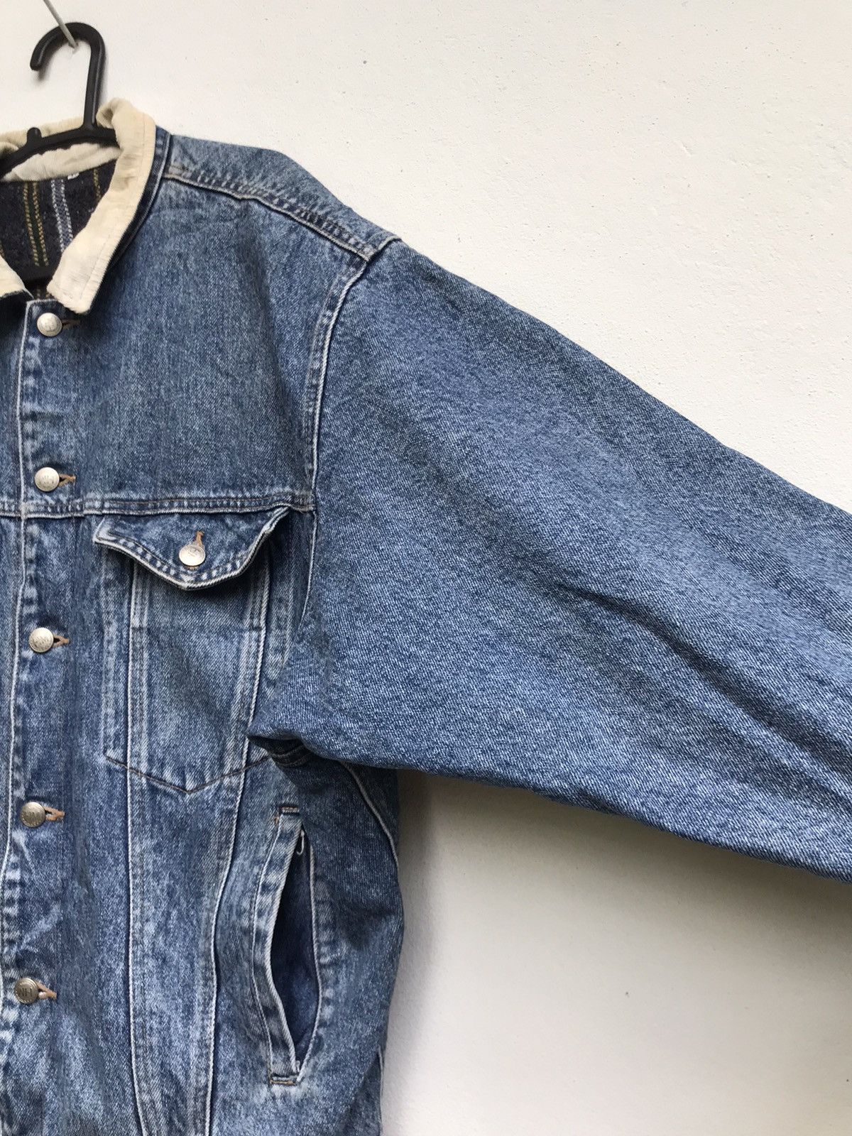 Japanese Brand × Vintage Vintage The New Classic Western Blanket Trucker Denim Jacket Size US L / EU 52-54 / 3 - 9 Thumbnail