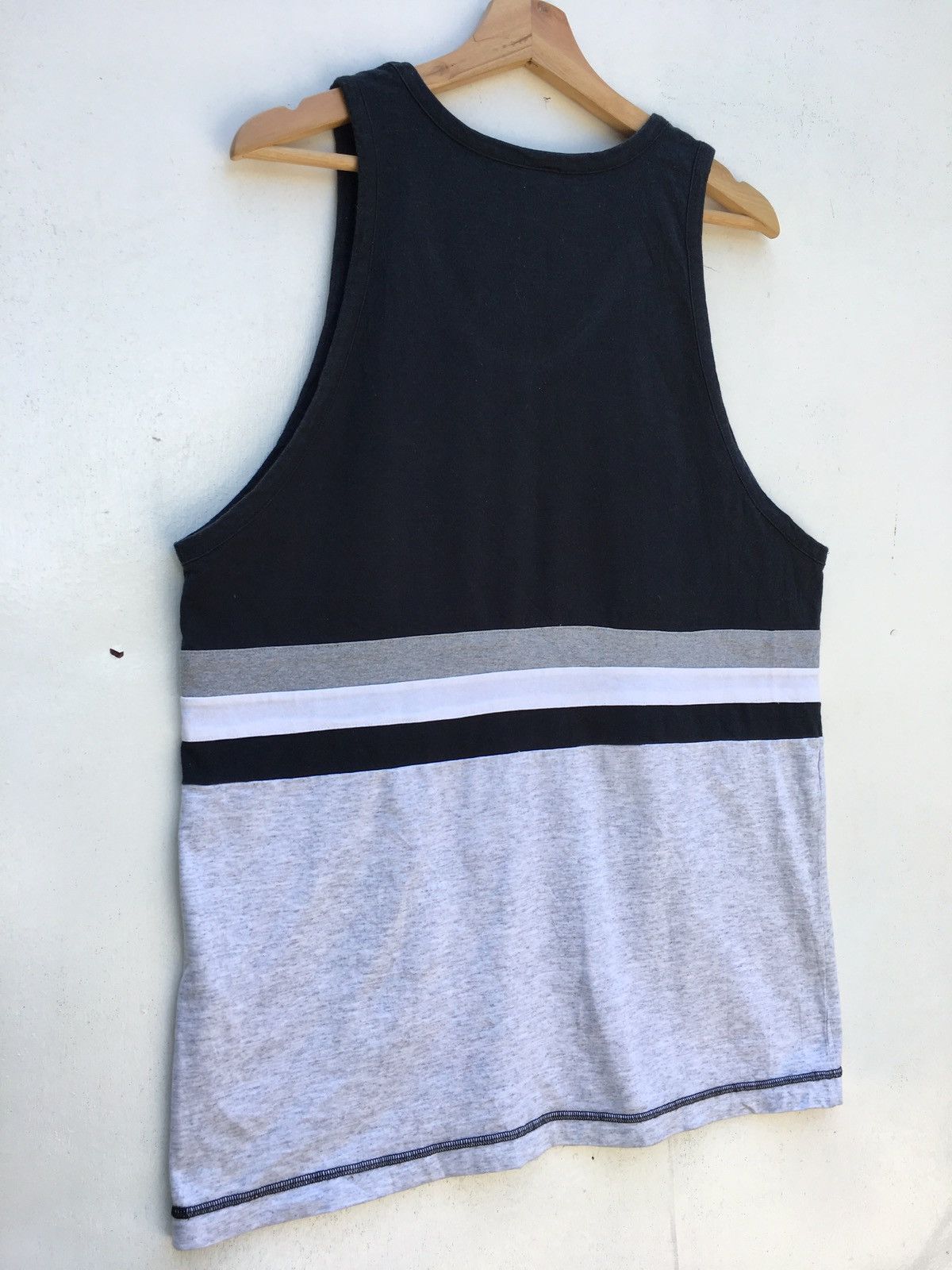 Ellesse Vintage Ellesse Sleveless Top Sportswear Size US M / EU 48-50 / 2 - 23 Thumbnail