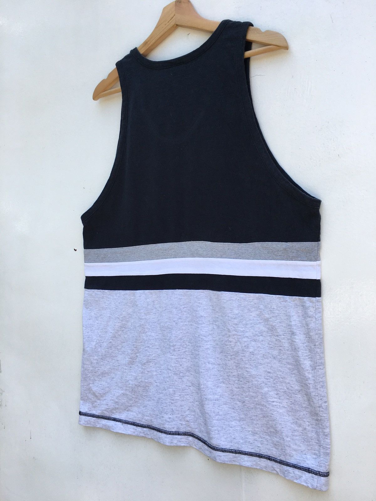 Ellesse Vintage Ellesse Sleveless Top Sportswear Size US M / EU 48-50 / 2 - 24 Thumbnail