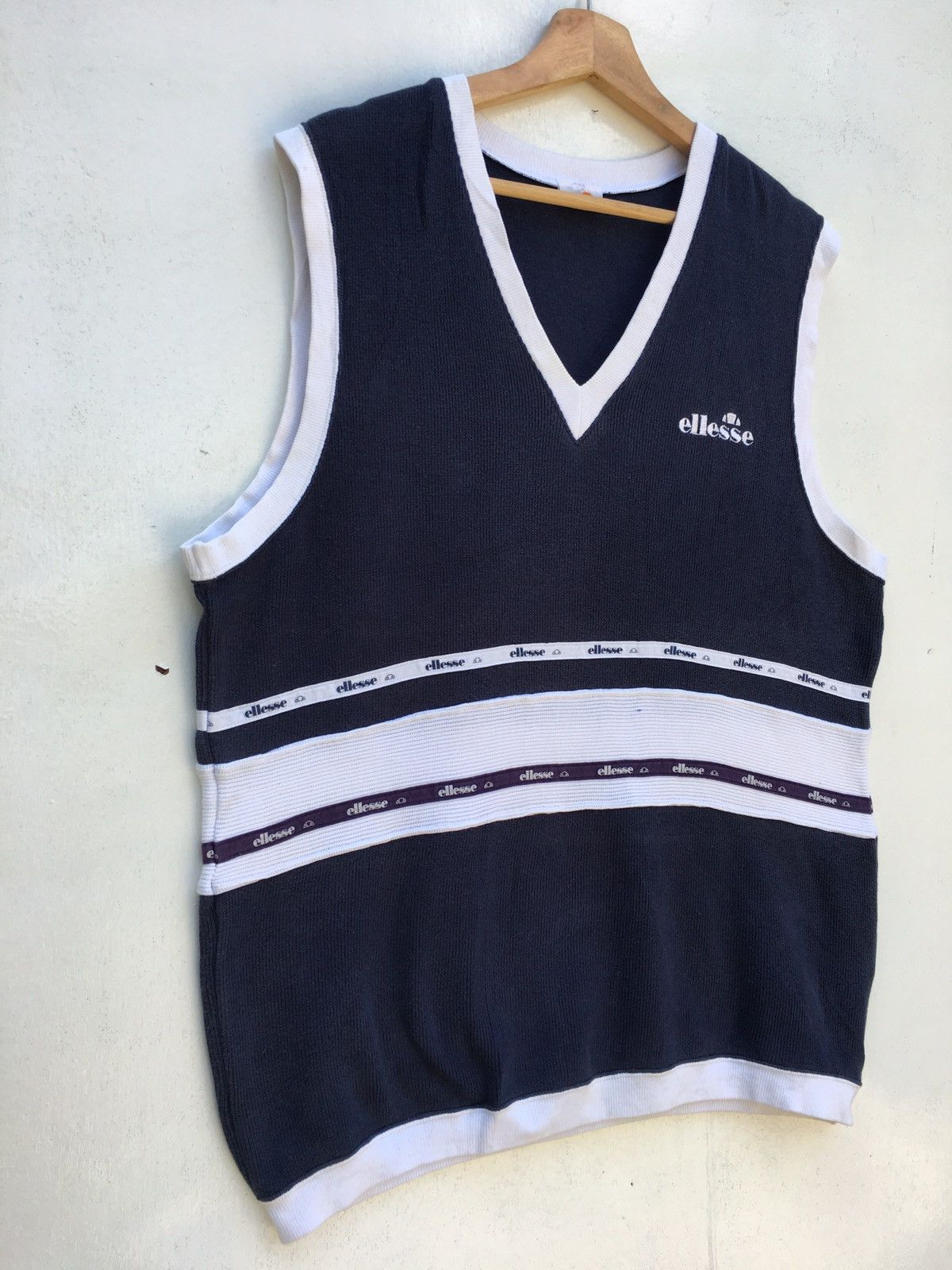 Ellesse Vintage Ellesse Sleveless Top Sportswear Size US M / EU 48-50 / 2 - 3 Thumbnail