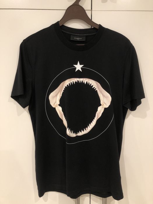 Givenchy shark hotsell jaw t shirt