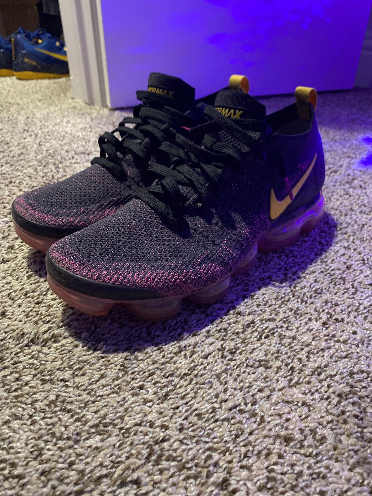 nike air vapormax pink and black