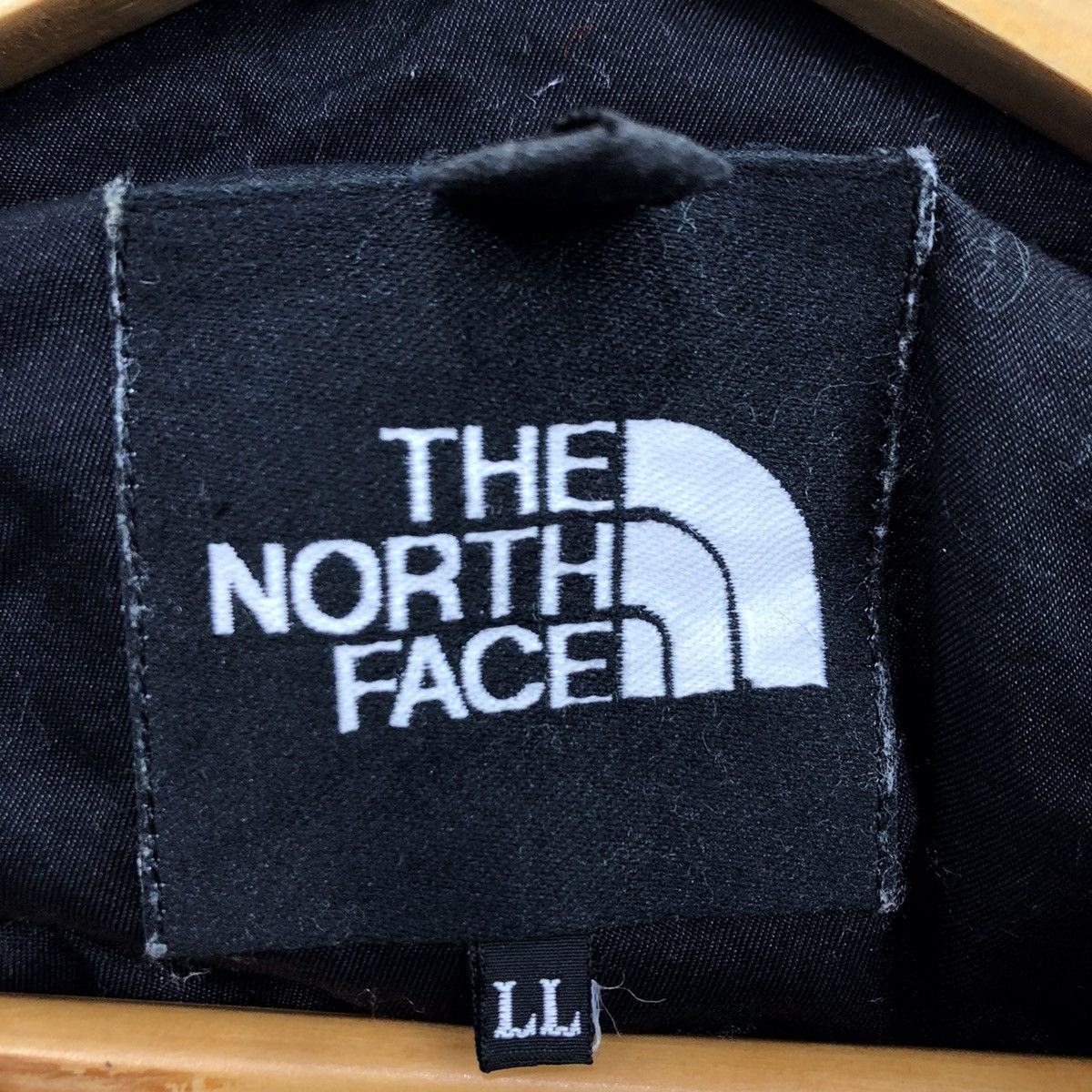 The North Face × Vintage Vintage THE NORTH FACE Windbreaker Jacket Hoodie Raincoat Size US L / EU 52-54 / 3 - 4 Thumbnail