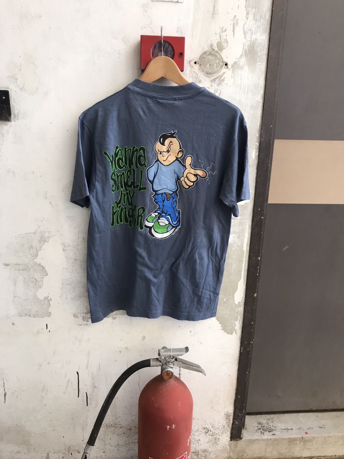 VINTAGE 90’S DEADSTOCK MENACE WANNA SMELL MY FINGER TEE