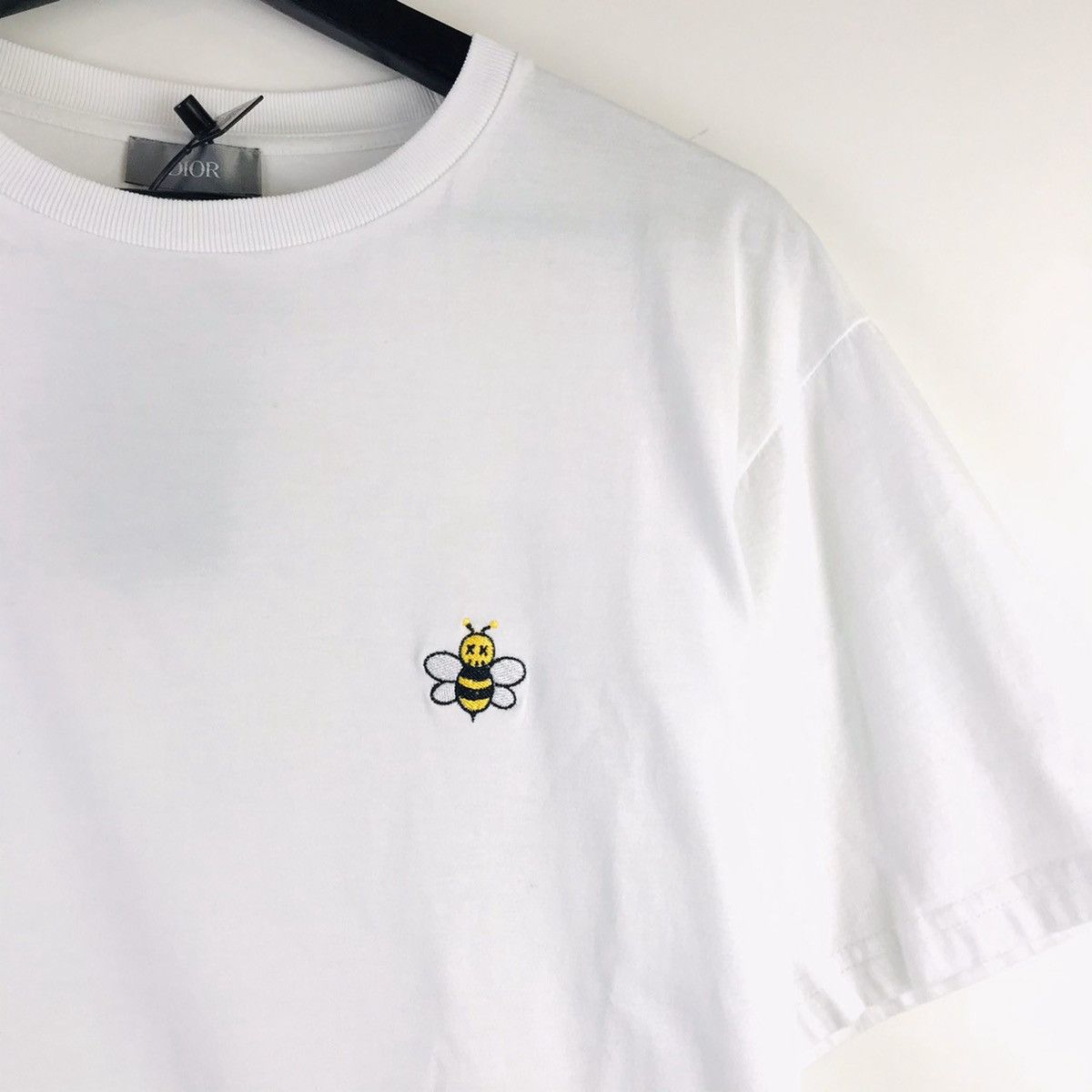 Dior × Kaws Dior x Kaws Bee Embroidered Tee Size US M / EU 48-50 / 2 - 3 Thumbnail