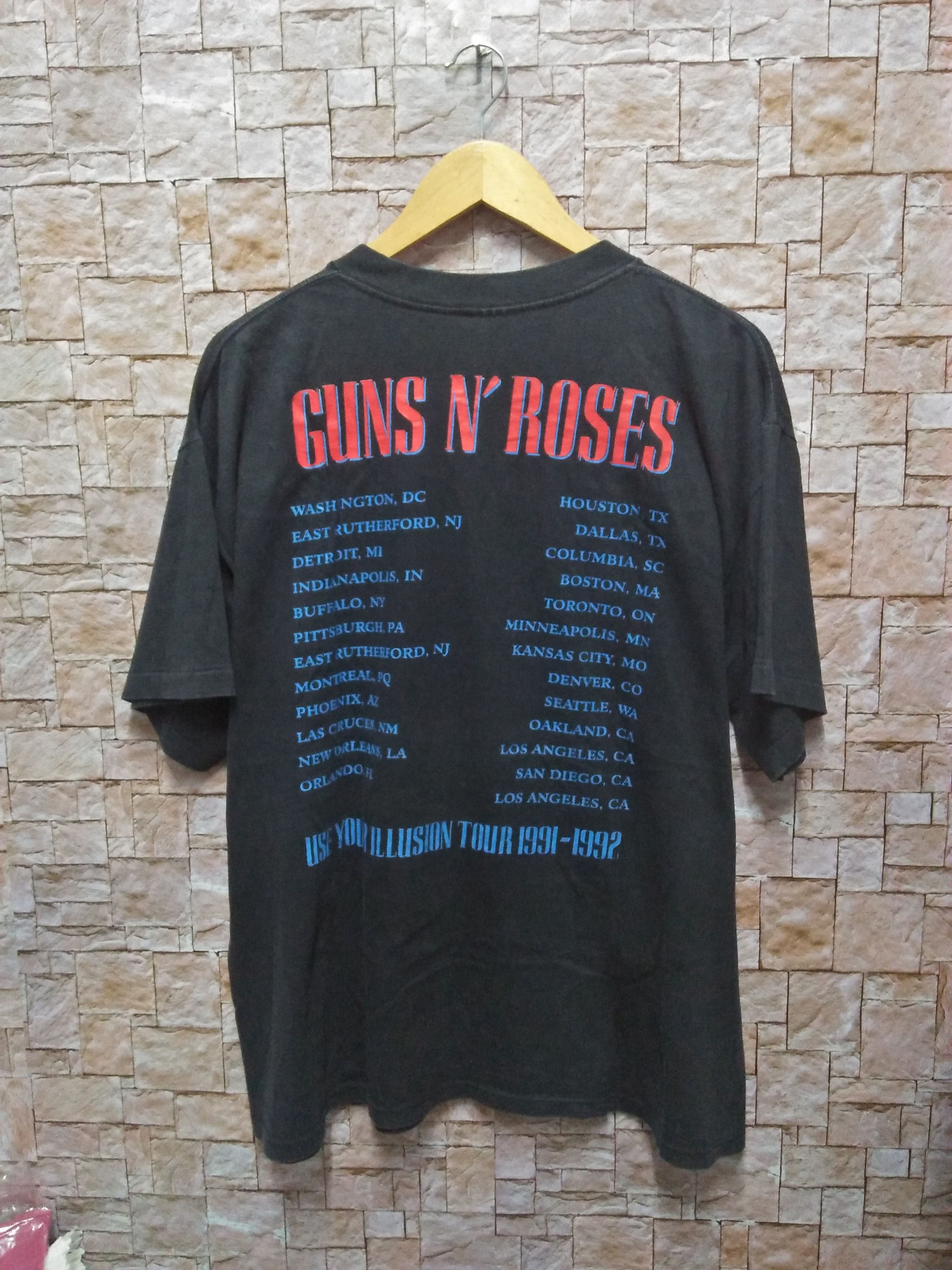 Band Tees × Guns N' Roses Vintage 90s Gun and Roses shirt rare design Size US L / EU 52-54 / 3 - 5 Thumbnail