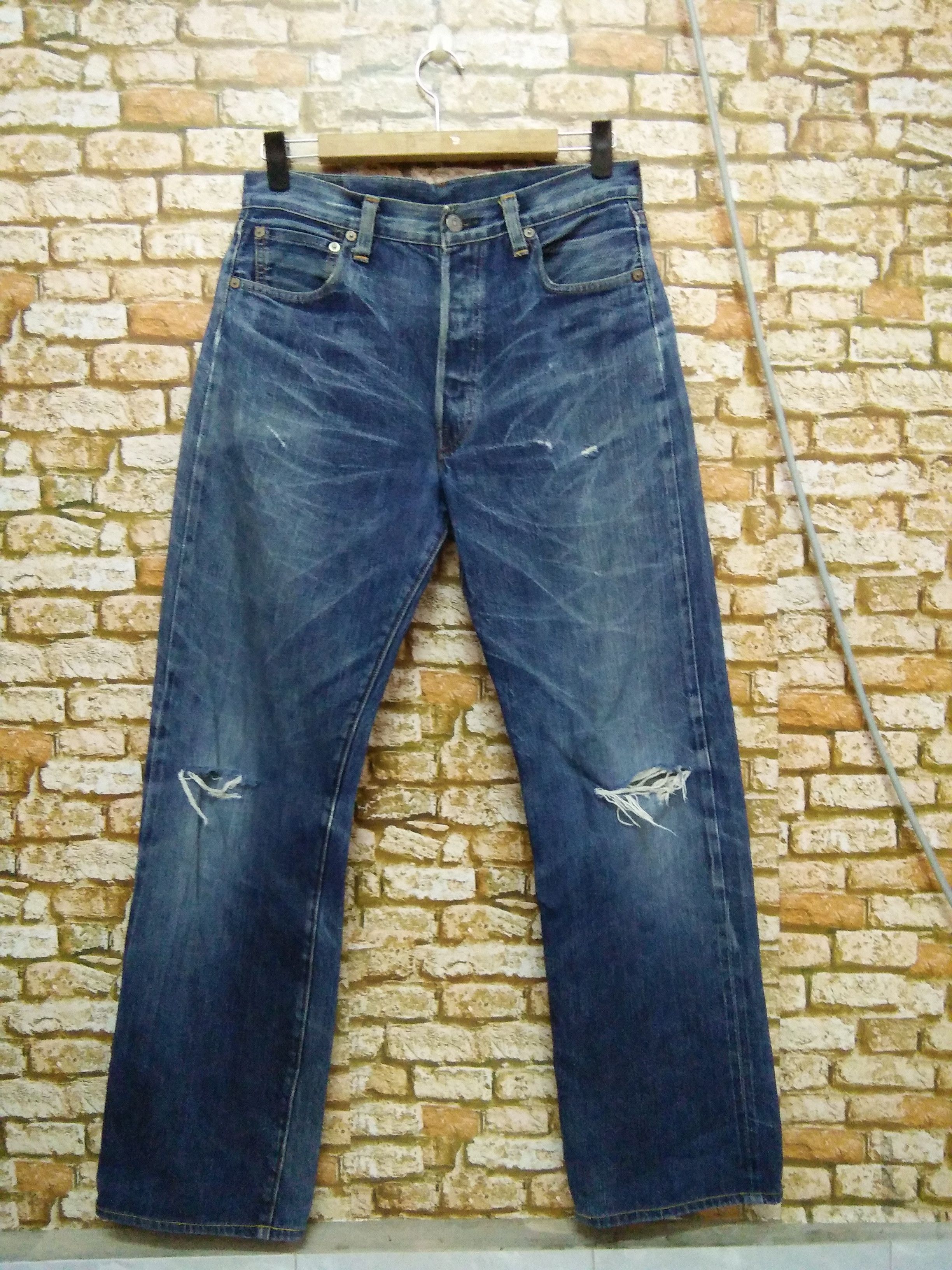 Levi's 90s LEVIS 501XX BIG E DENIM SELVEDGE #555 DISTRESSED (A711) Size US 31 - 1 Thumbnail