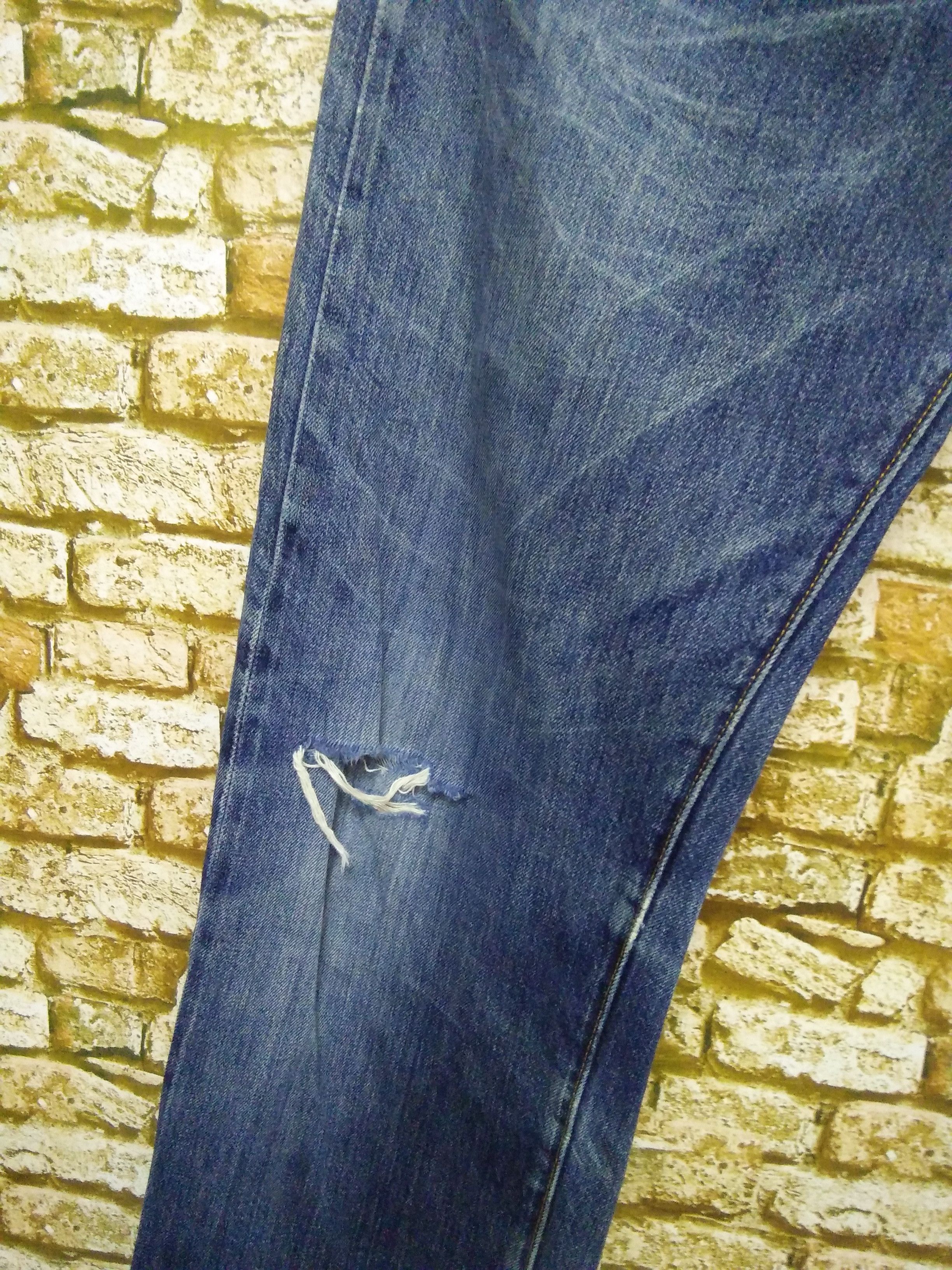 Levi's 90s LEVIS 501XX BIG E DENIM SELVEDGE #555 DISTRESSED (A711) Size US 31 - 4 Thumbnail
