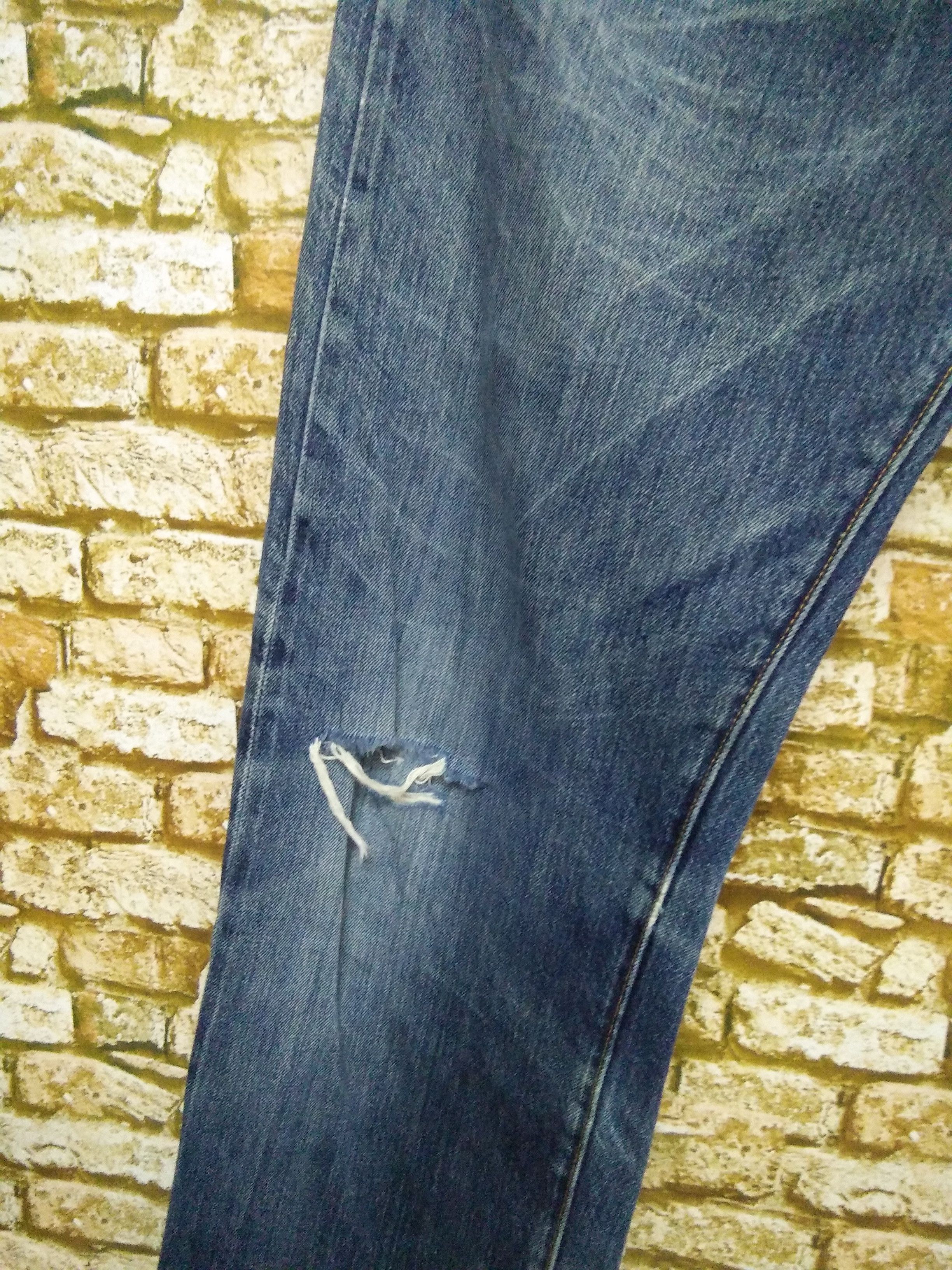 Levi's 90s LEVIS 501XX BIG E DENIM SELVEDGE #555 DISTRESSED (A711) Size US 31 - 5 Thumbnail