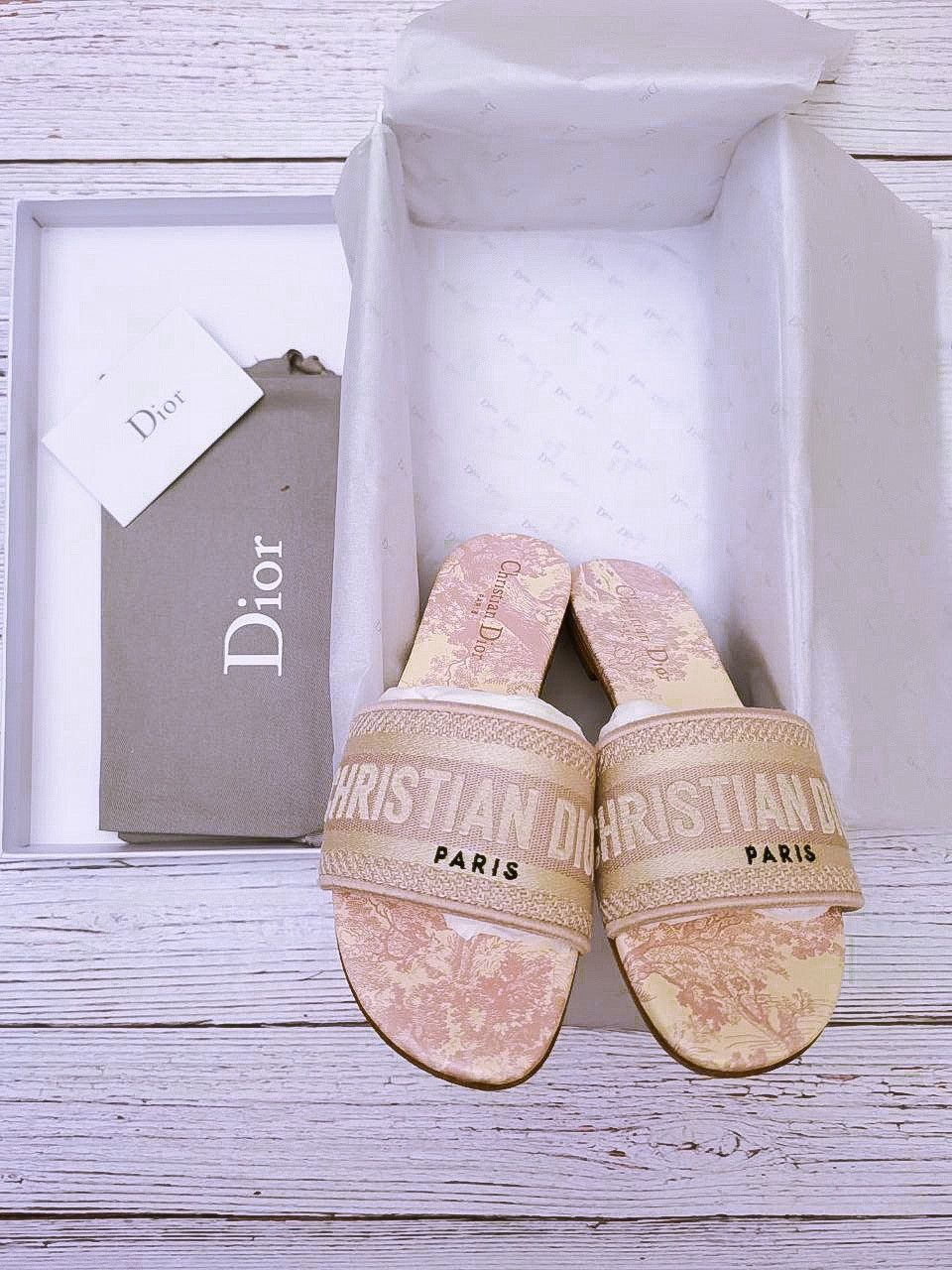 【DIOR】Dway ミュール Dior Pivoineモチーフ 花柄 ロゴ ☆Dior☆花柄刺繍 Petites Fleurs DIORACT サンダル (Dior