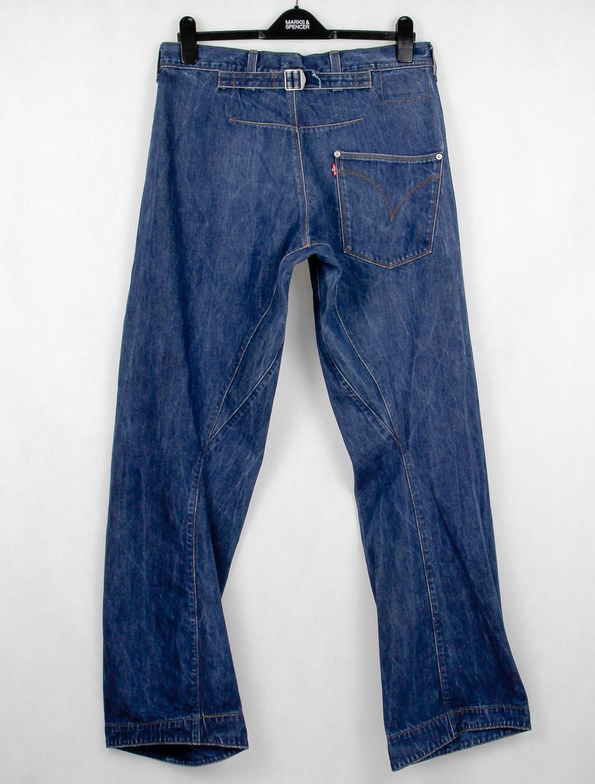 Jean Levi's Engineered Tapered Noir – Taille 30 Longueur 34 – Édition Limitée