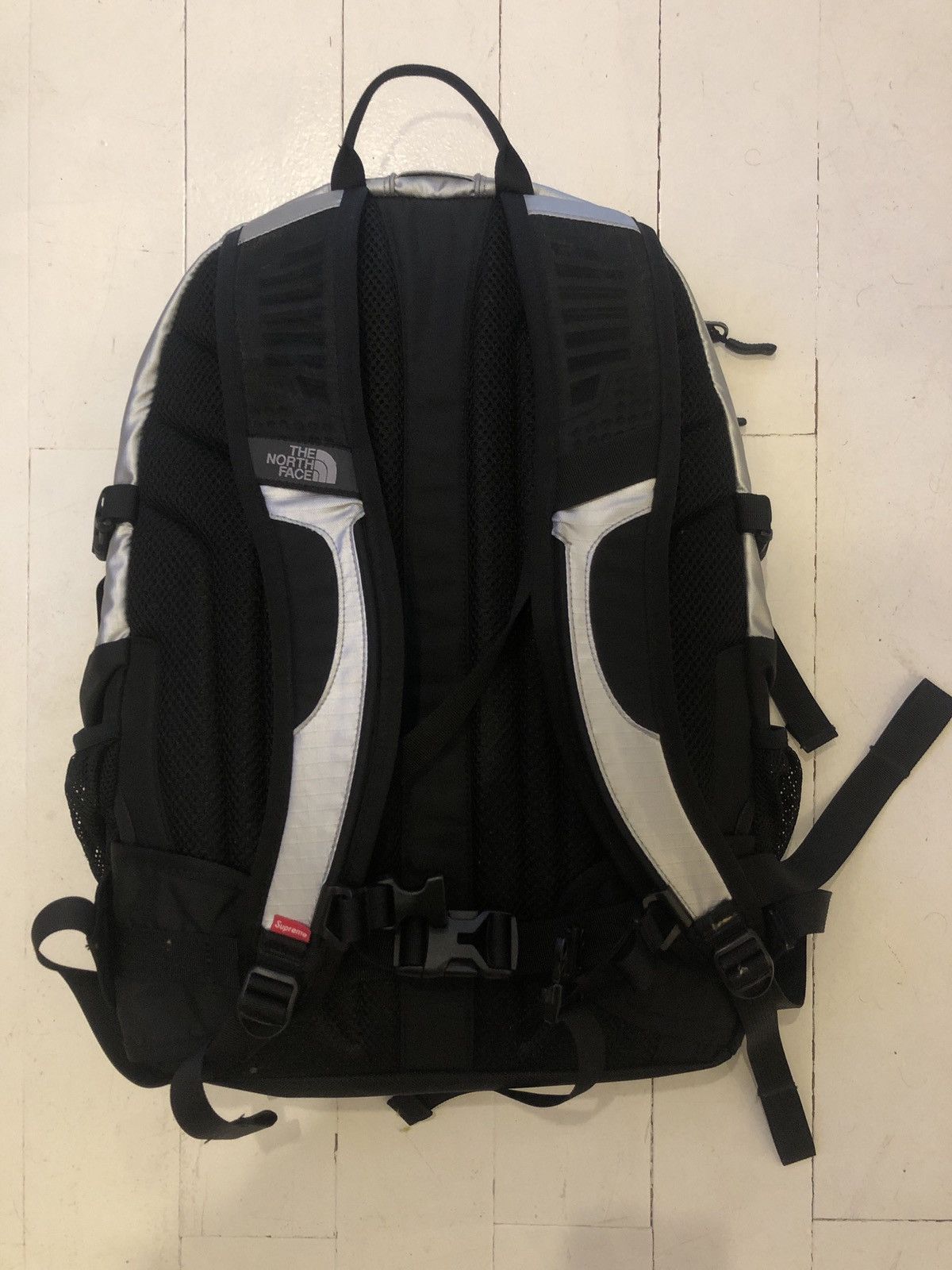 Supreme × The North Face SS18 Supreme x TNF Metallic