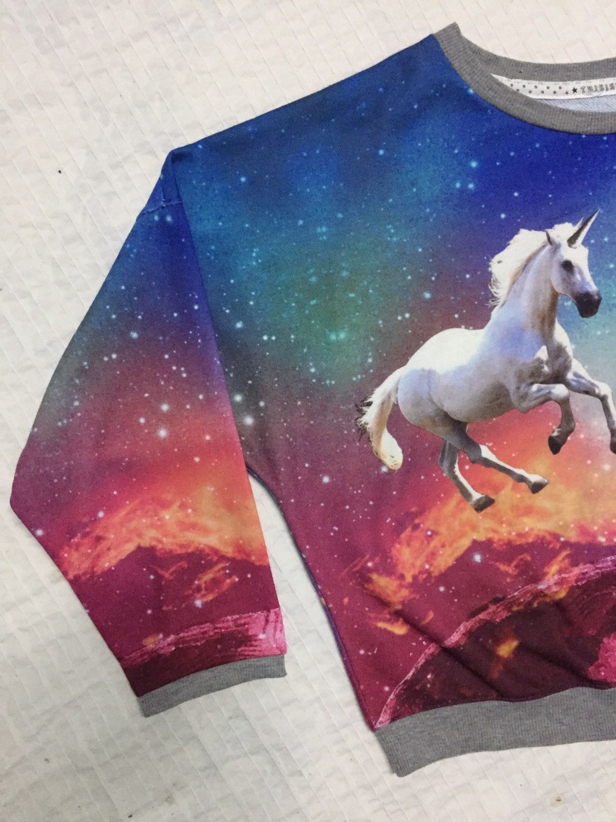 Japanese Brand Unicorn Graphic Design Art is over Size US M / EU 48-50 / 2 - 2 Thumbnail