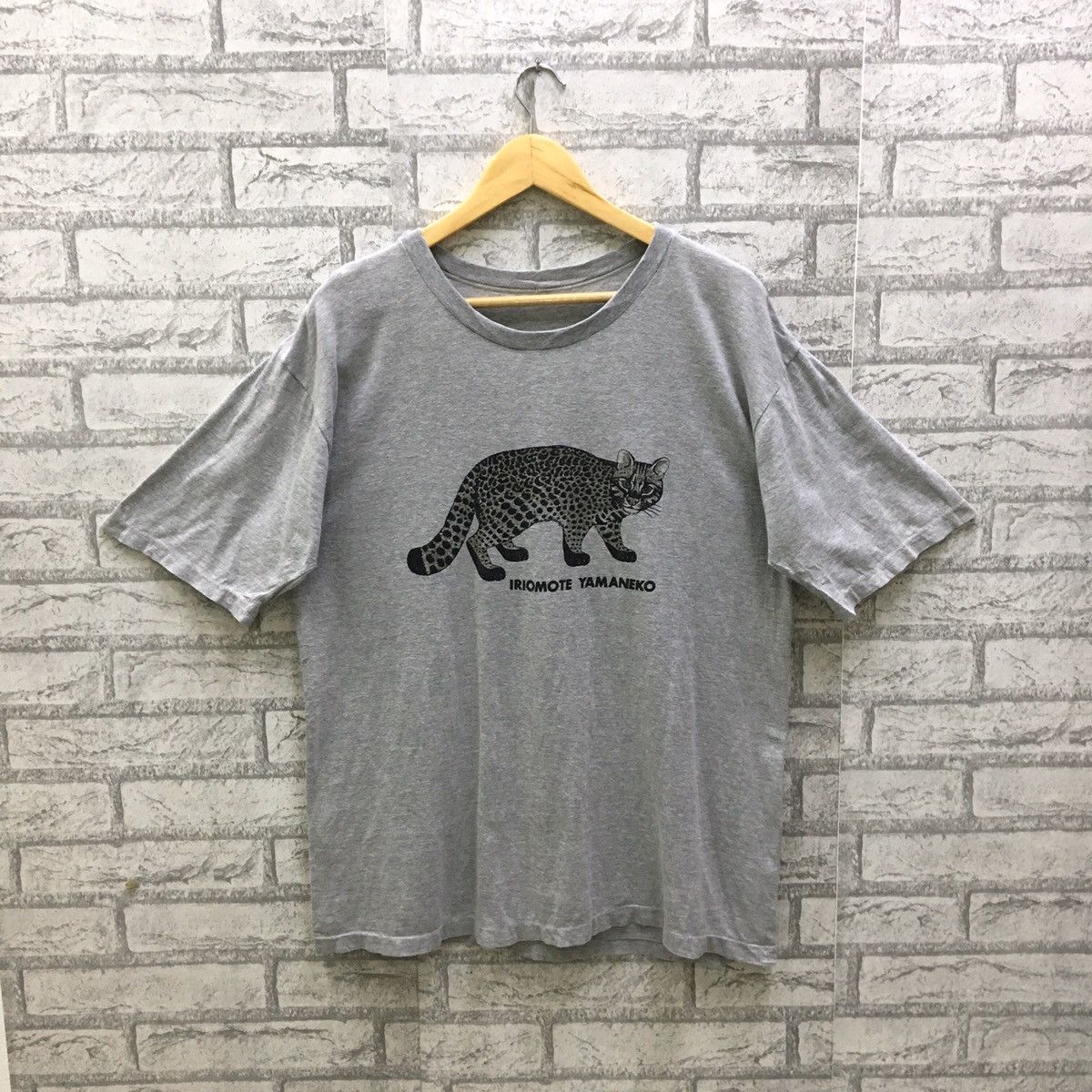Vintage Vintage Iriomote Yamaneko Cat T-shirt Size US L / EU 52-54 / 3 - 1 Thumbnail