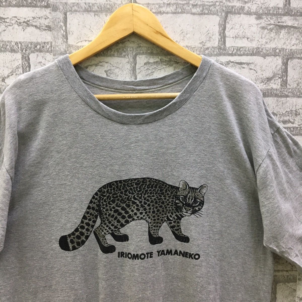 Vintage Vintage Iriomote Yamaneko Cat T-shirt Size US L / EU 52-54 / 3 - 3 Thumbnail