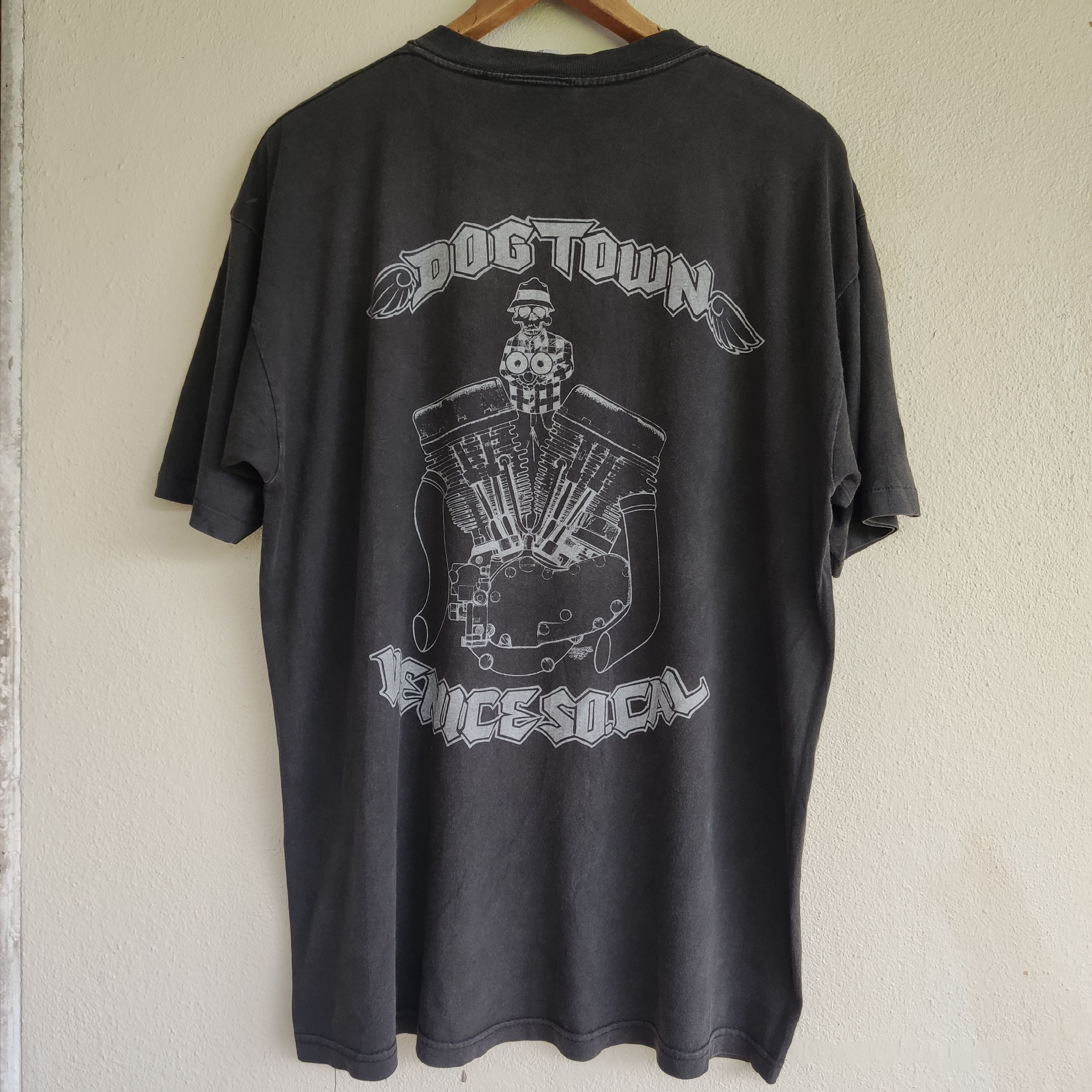 VINTAGE 90S DOGTOWN T SHIRT MADE IN USA - Tops