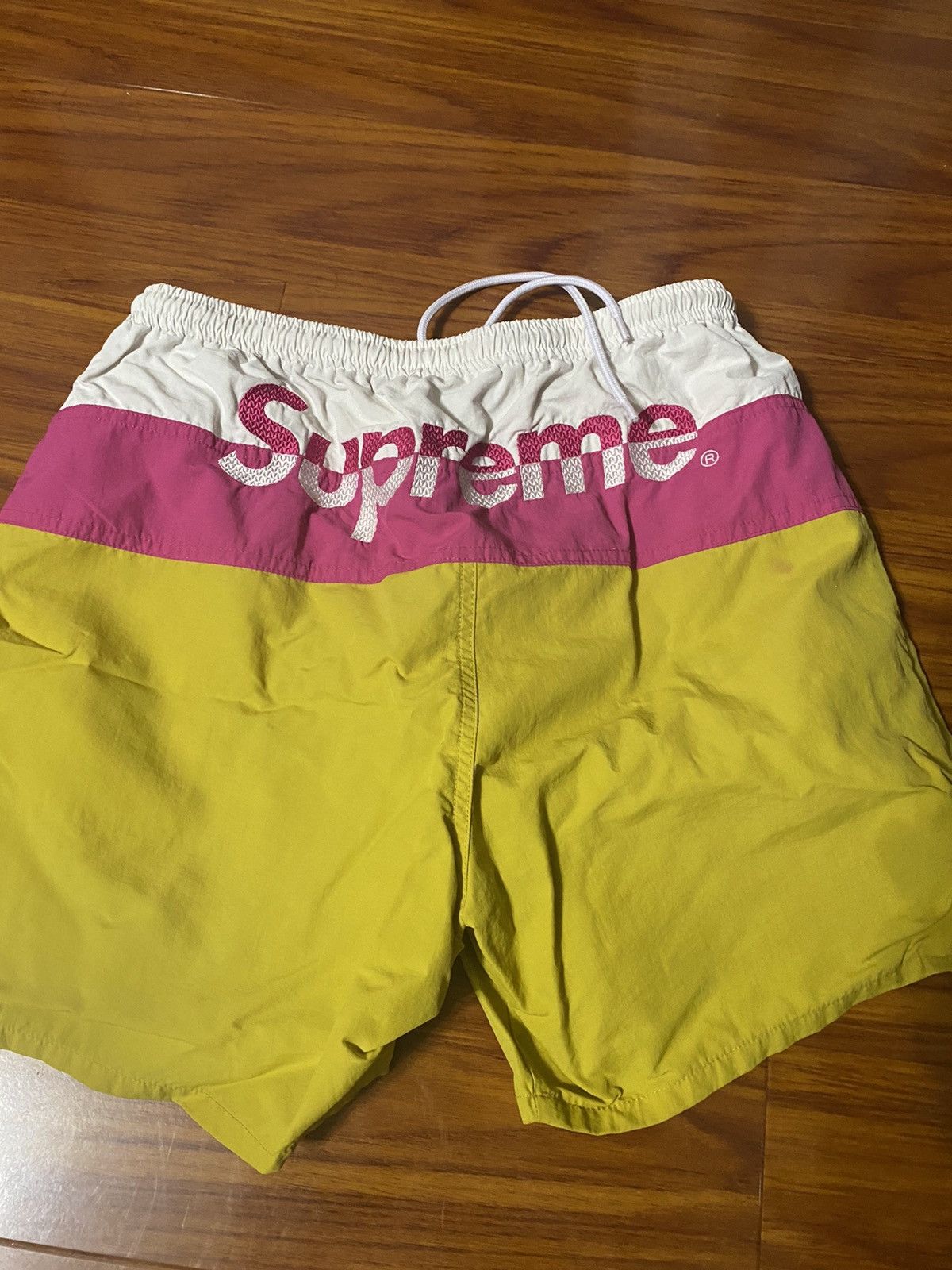 パンツ Supreme split logo water short Supreme Split Logo Water Shorts Red Green White Stripe SS17