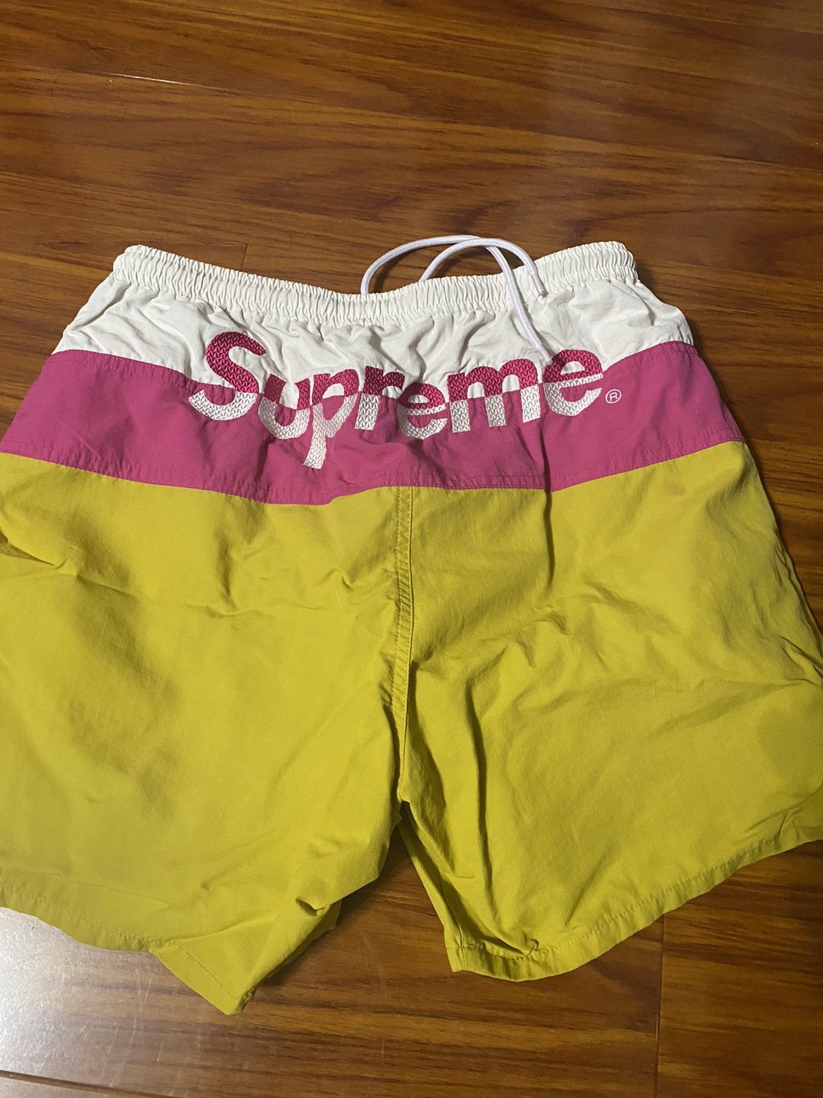 supreme split logo water shorts-