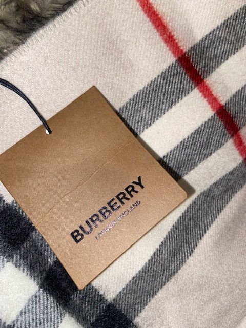 Burberry Burberry 100% Cashmere Scarf Made in Scotland Soft&Fluffy ...