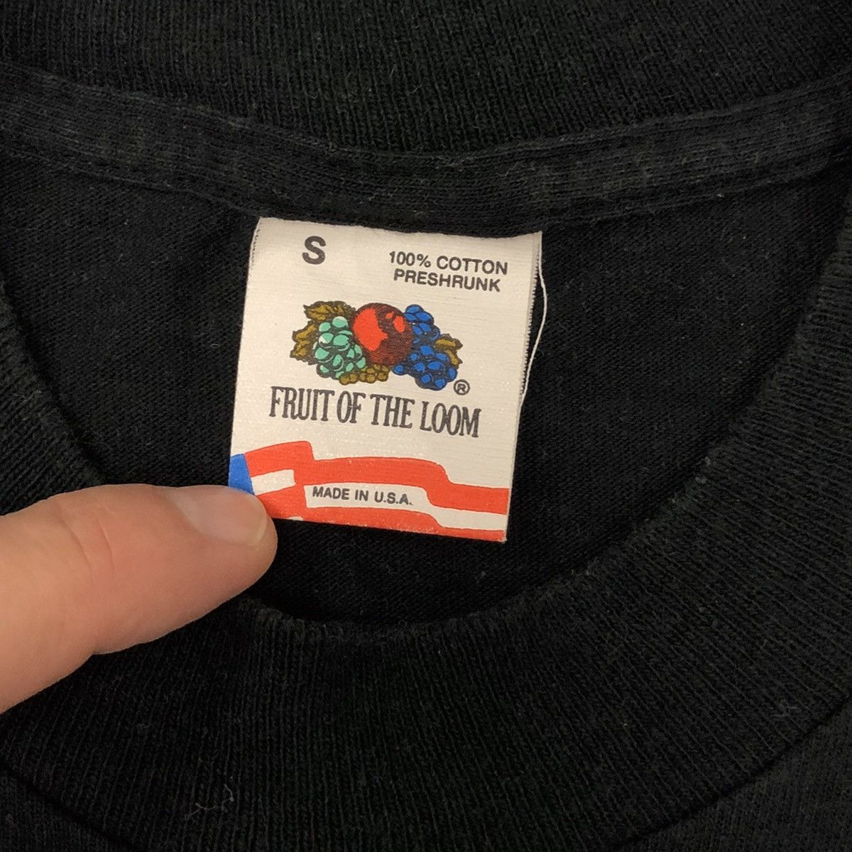 Fruit Of The Loom 90's New York The BIG APPLE Spellout Black 1990s T Shirt Size US S / EU 44-46 / 1 - 2 Thumbnail
