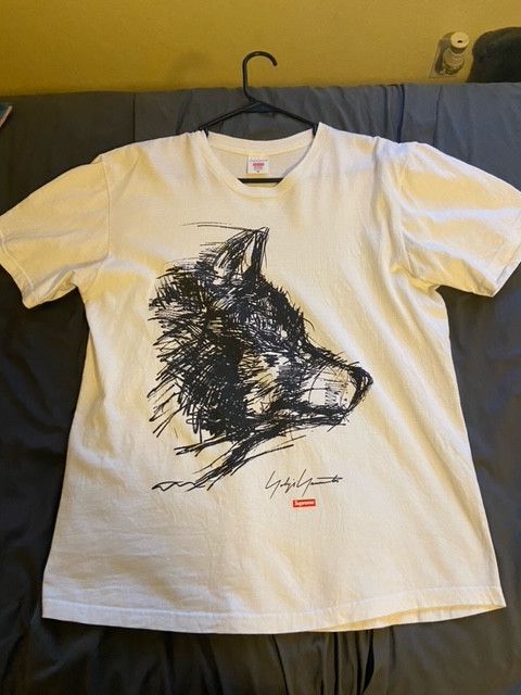 ソウルイーター』 L supreme yohji scribble wolf tee black - トップス