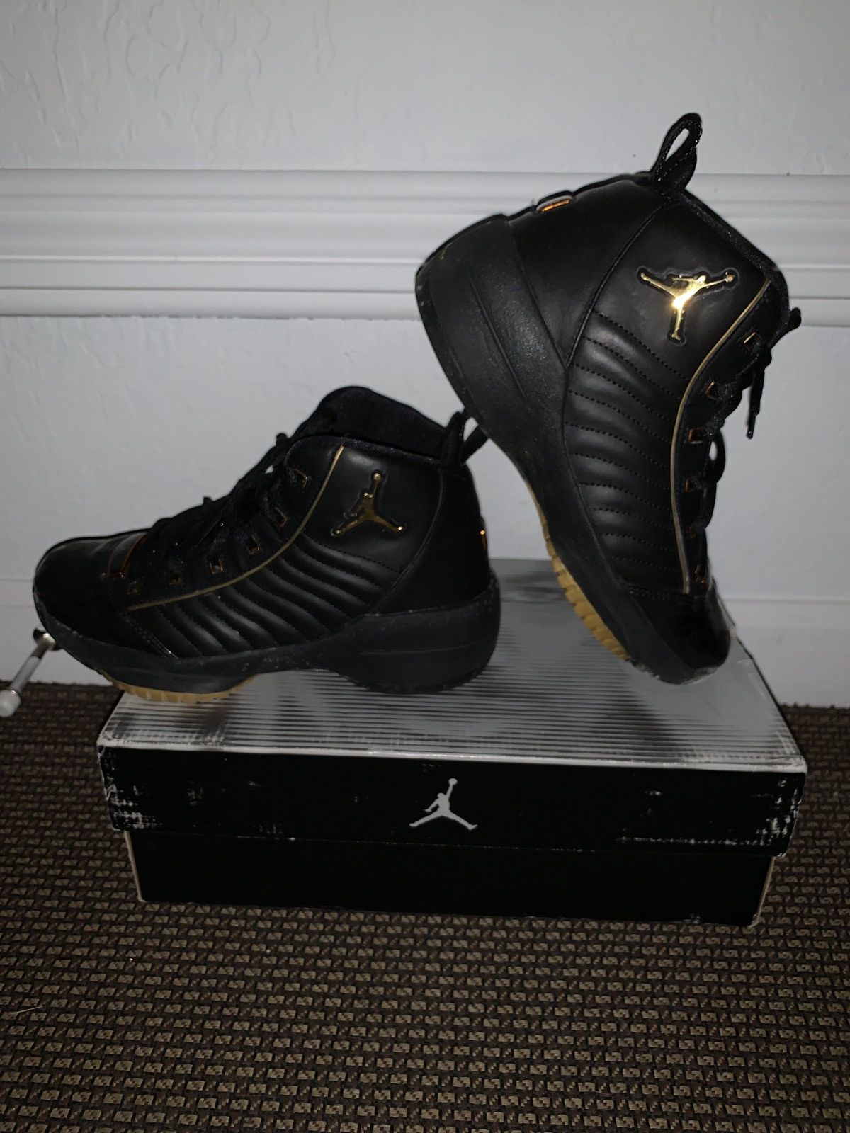 Jordan 19 se black metallic gold on sale