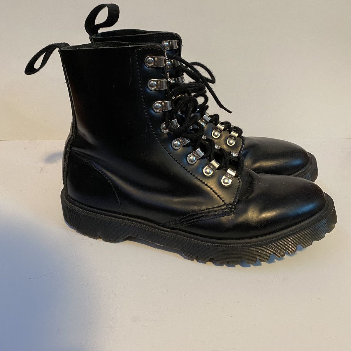 Dr martens assange online