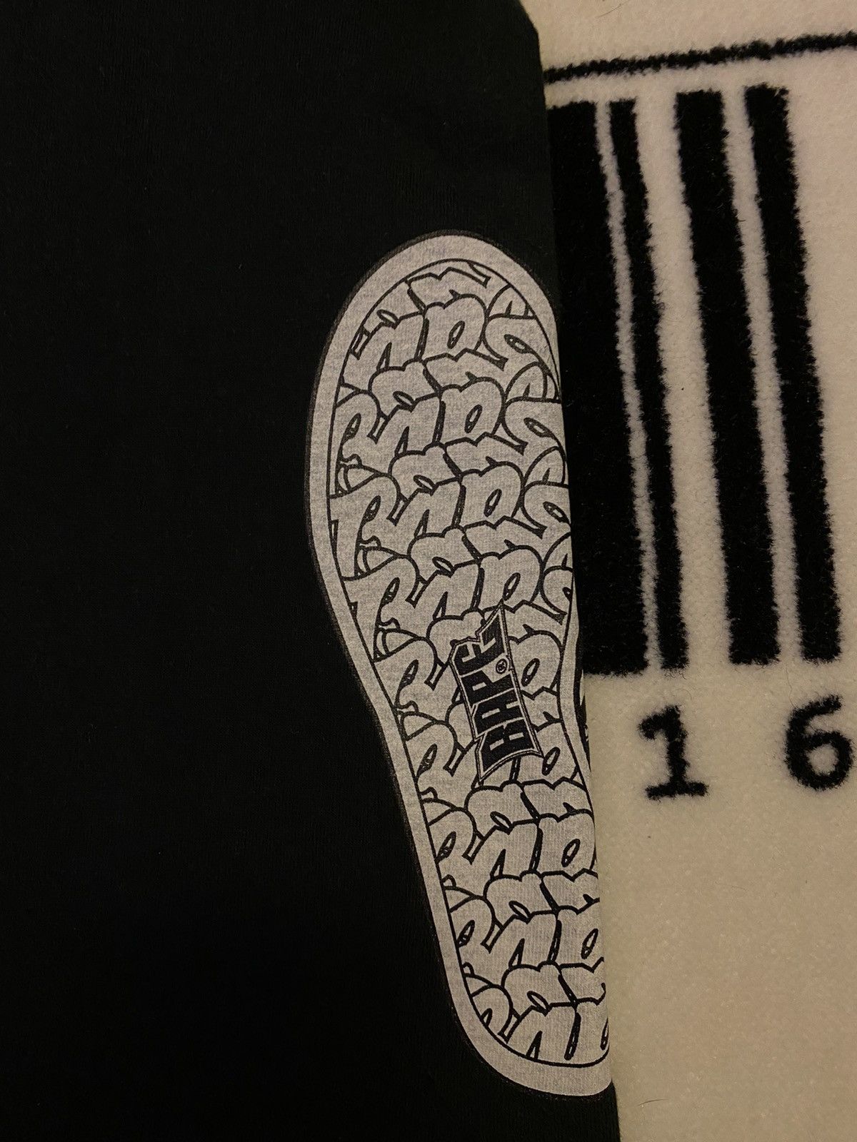Bape Vintage Bape footsole tee Size US L / EU 52-54 / 3 - 3 Thumbnail
