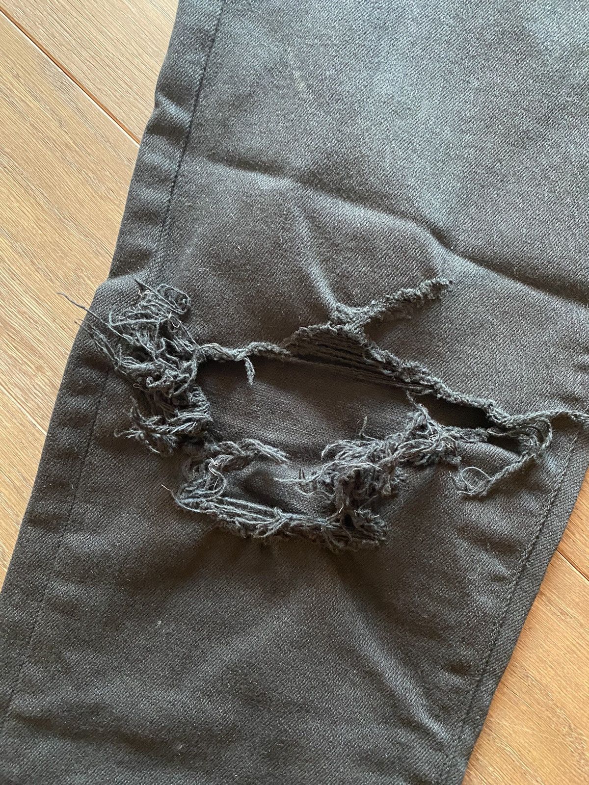 John Elliott Cast 2 Japanese Denim in Jet Black with Knee Rips Size US 30 / EU 46 - 5 Thumbnail