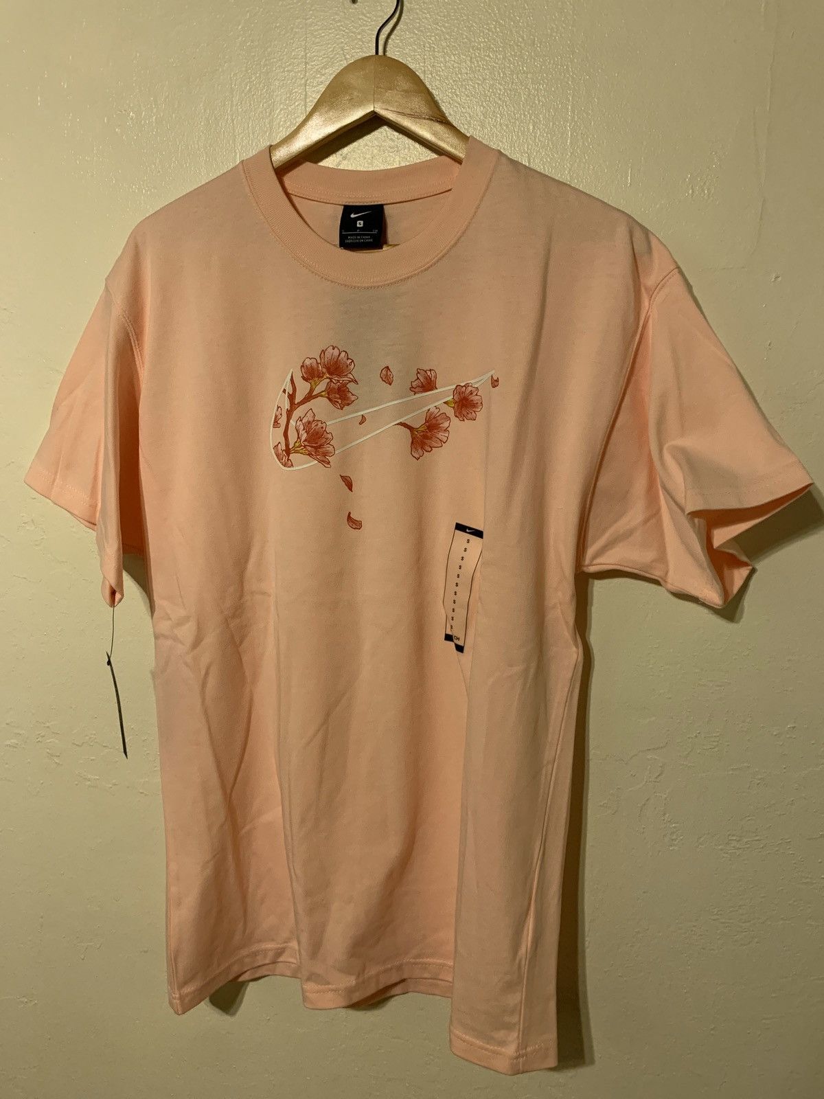 Nike *RARE* Brand New Nike Cherry Blossom Shirt -Small (Fits M-L) Size US S / EU 44-46 / 1 - 1 Thumbnail